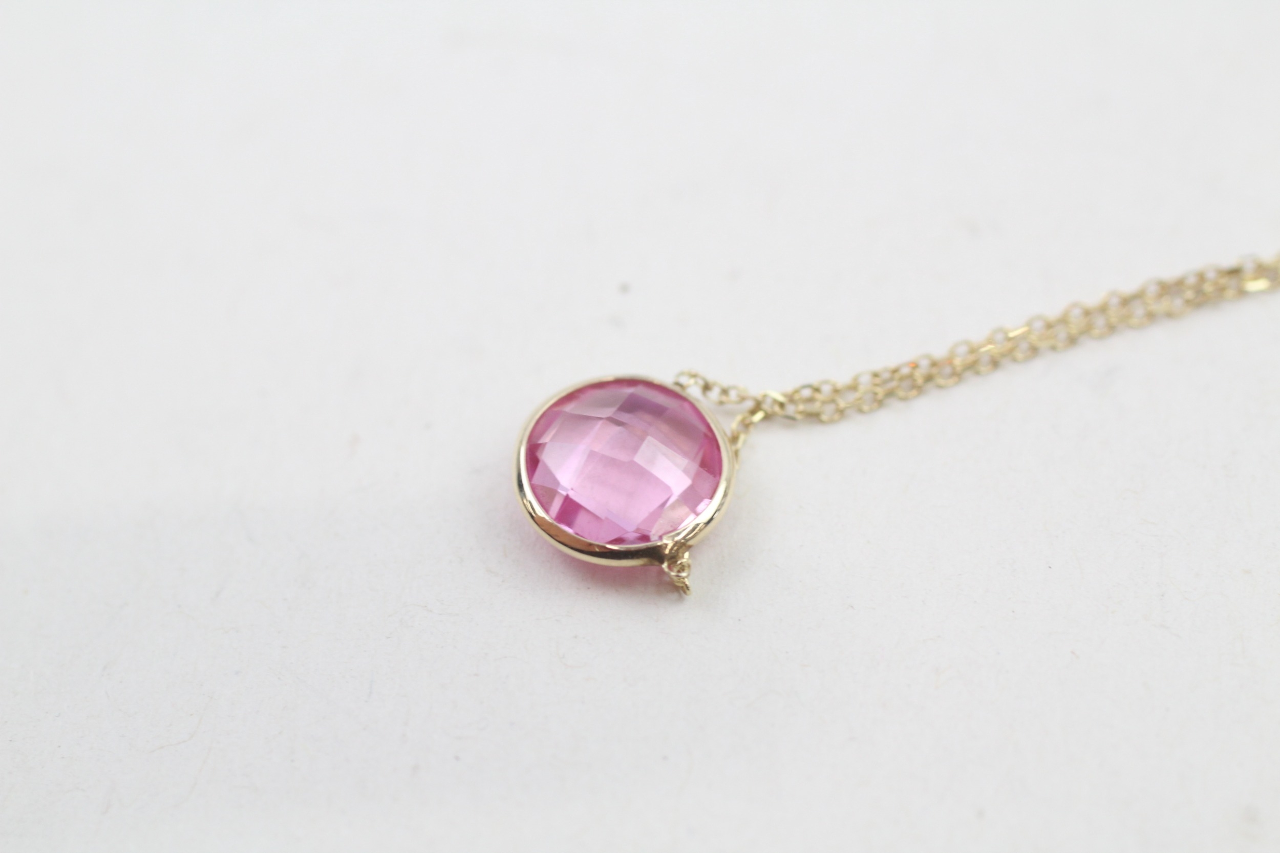 14ct gold faceted pink gemstonependant necklace, bezel set (1.3g) - Image 4 of 5