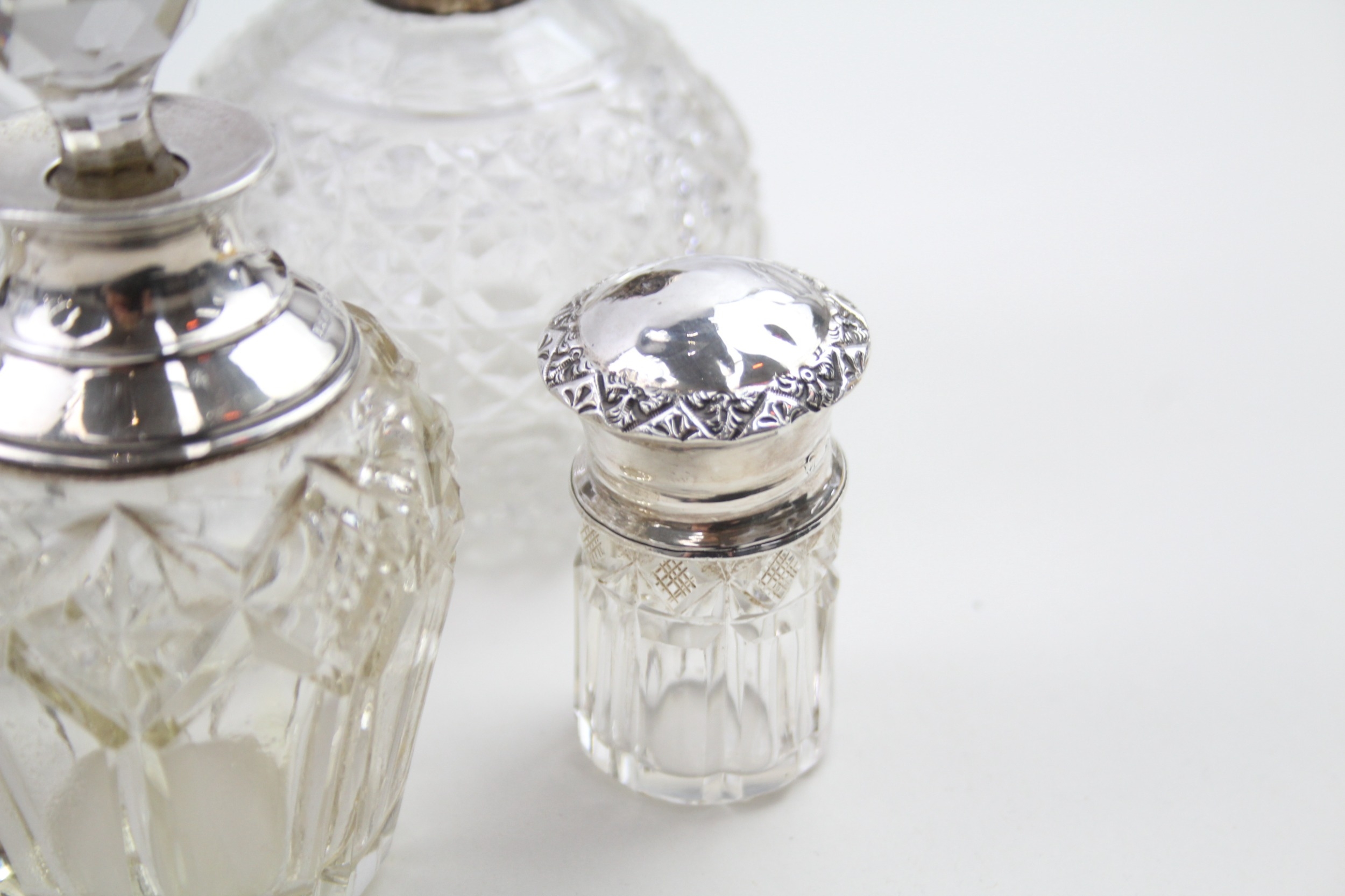 7 x .925 sterling banded / topped & cut glass ladies vanity scent bottles - Image 8 of 9