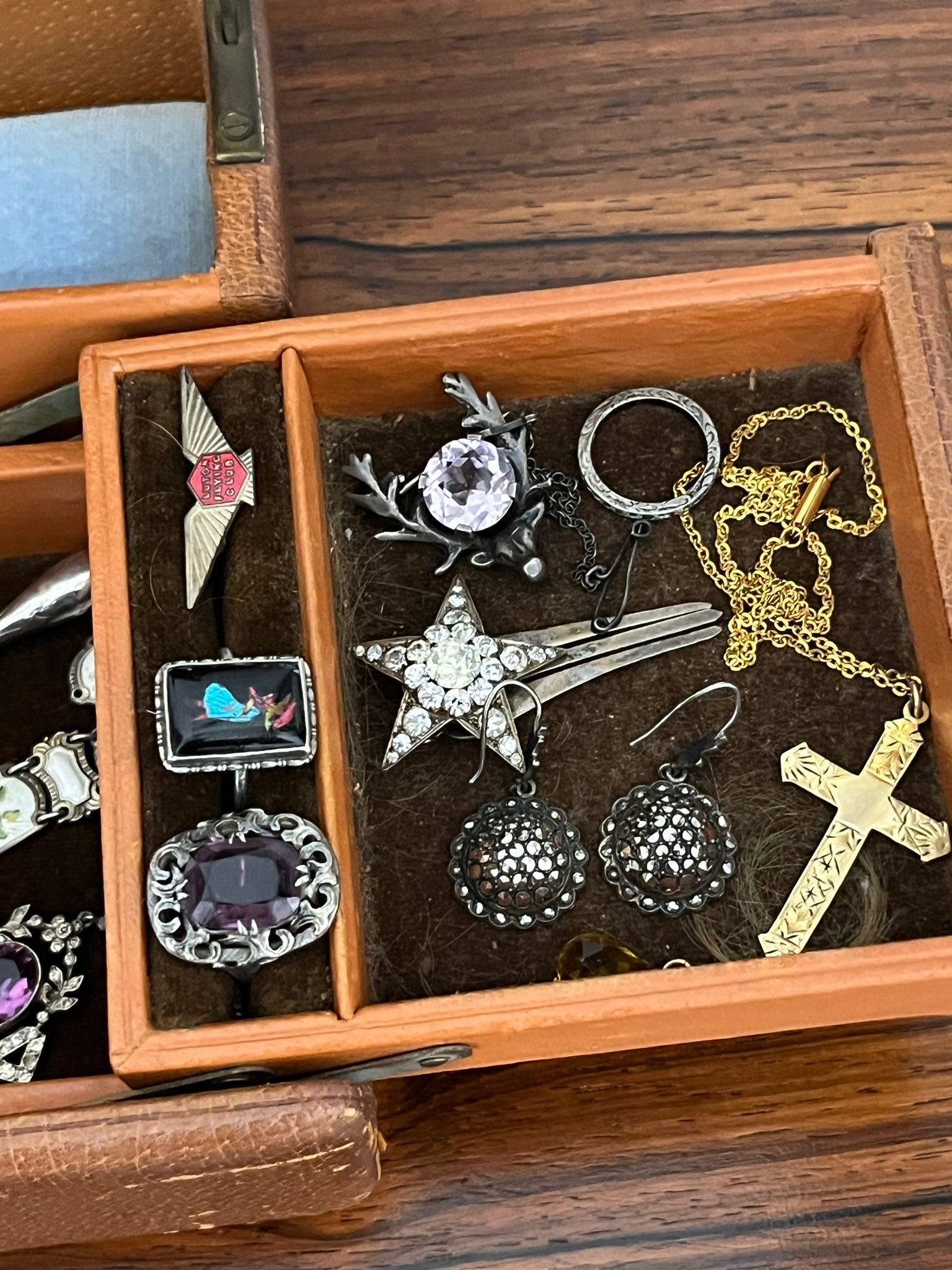 Box of antique & later costume jewellery in leather jewellery box - Image 3 of 4