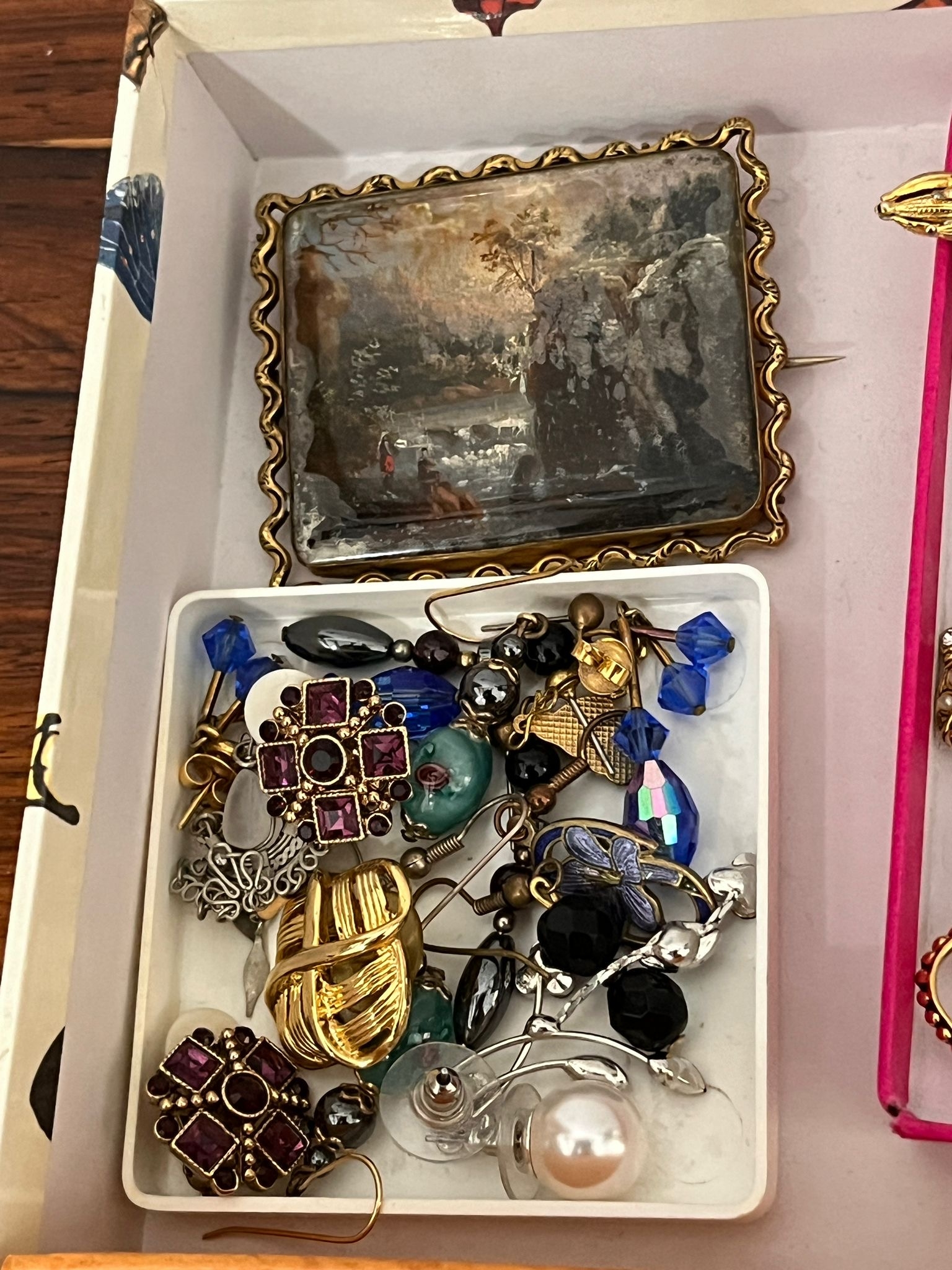 Tray of vintage costume jewellery - Image 3 of 7