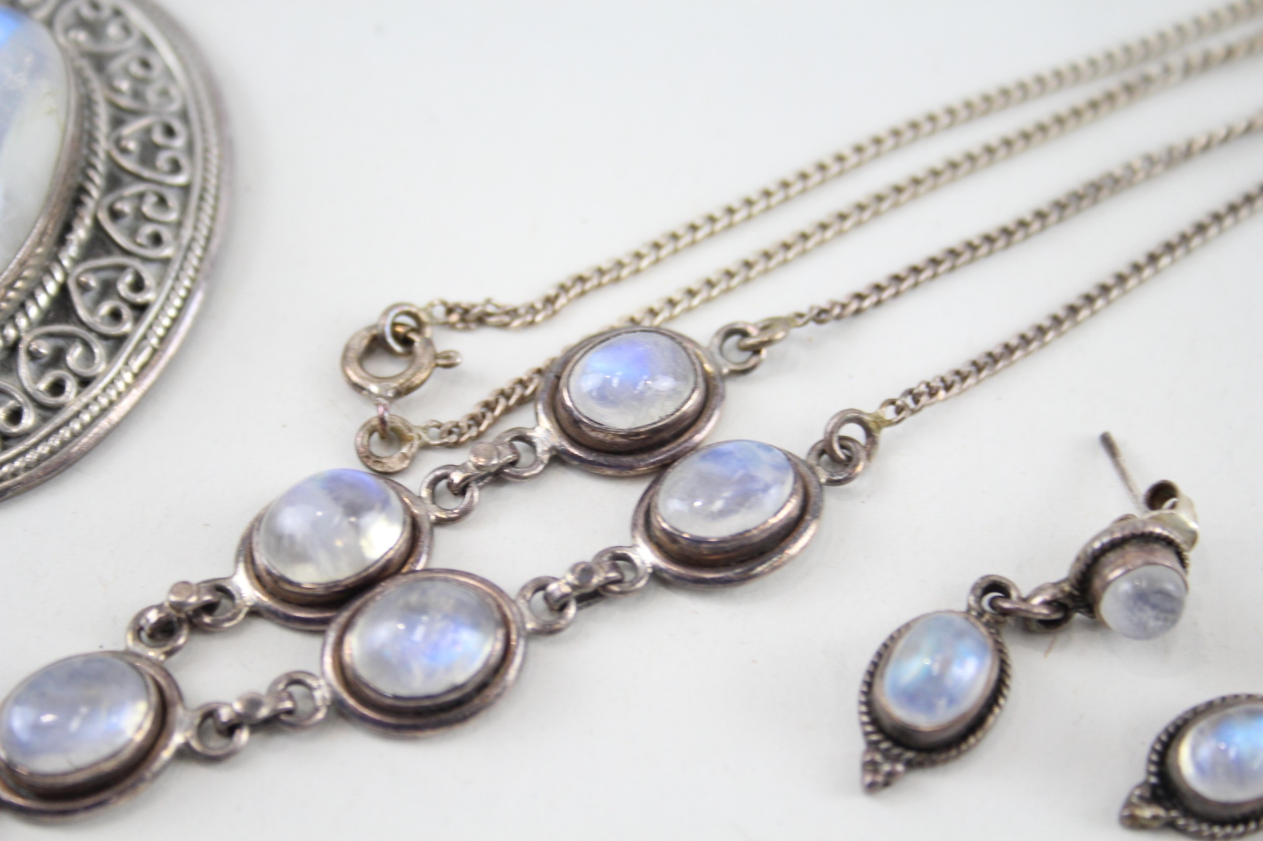 A collection of silver Moonstone jewellery (36g) - Image 4 of 5