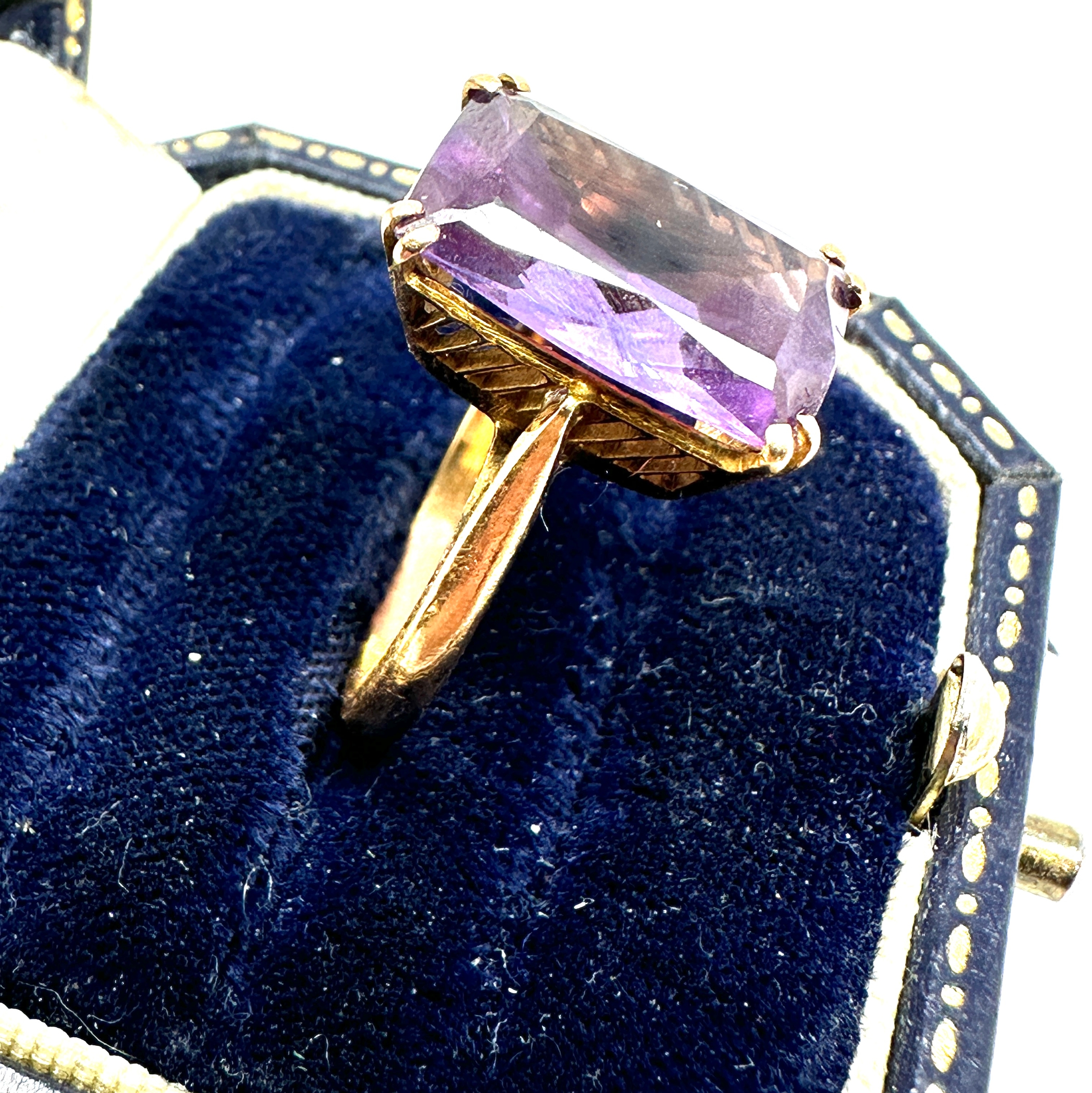 18ct gold amethyst ring weight 5g xrt tested - Image 2 of 4