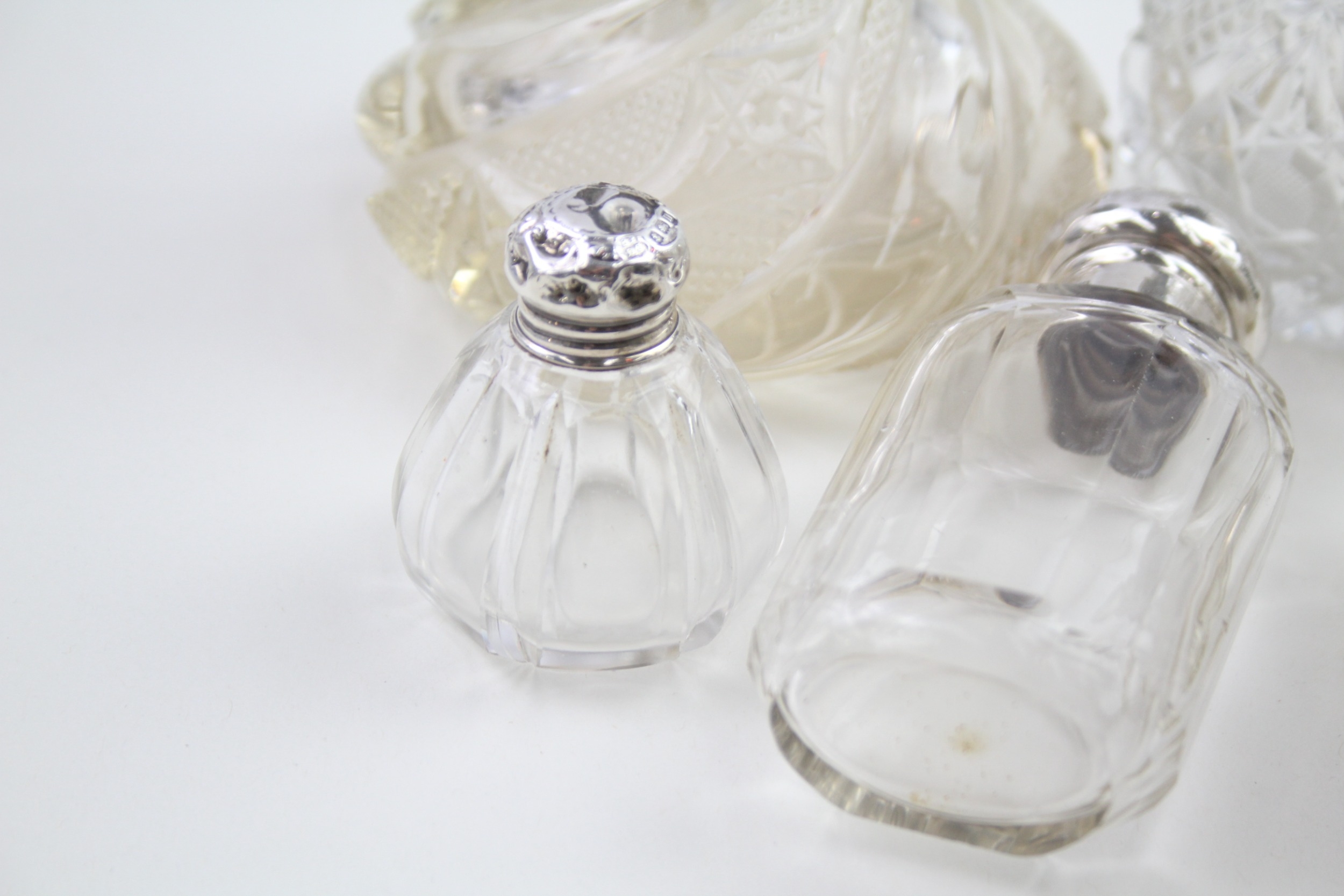 7 x .925 sterling banded / topped & cut glass ladies vanity scent bottles - Image 3 of 9