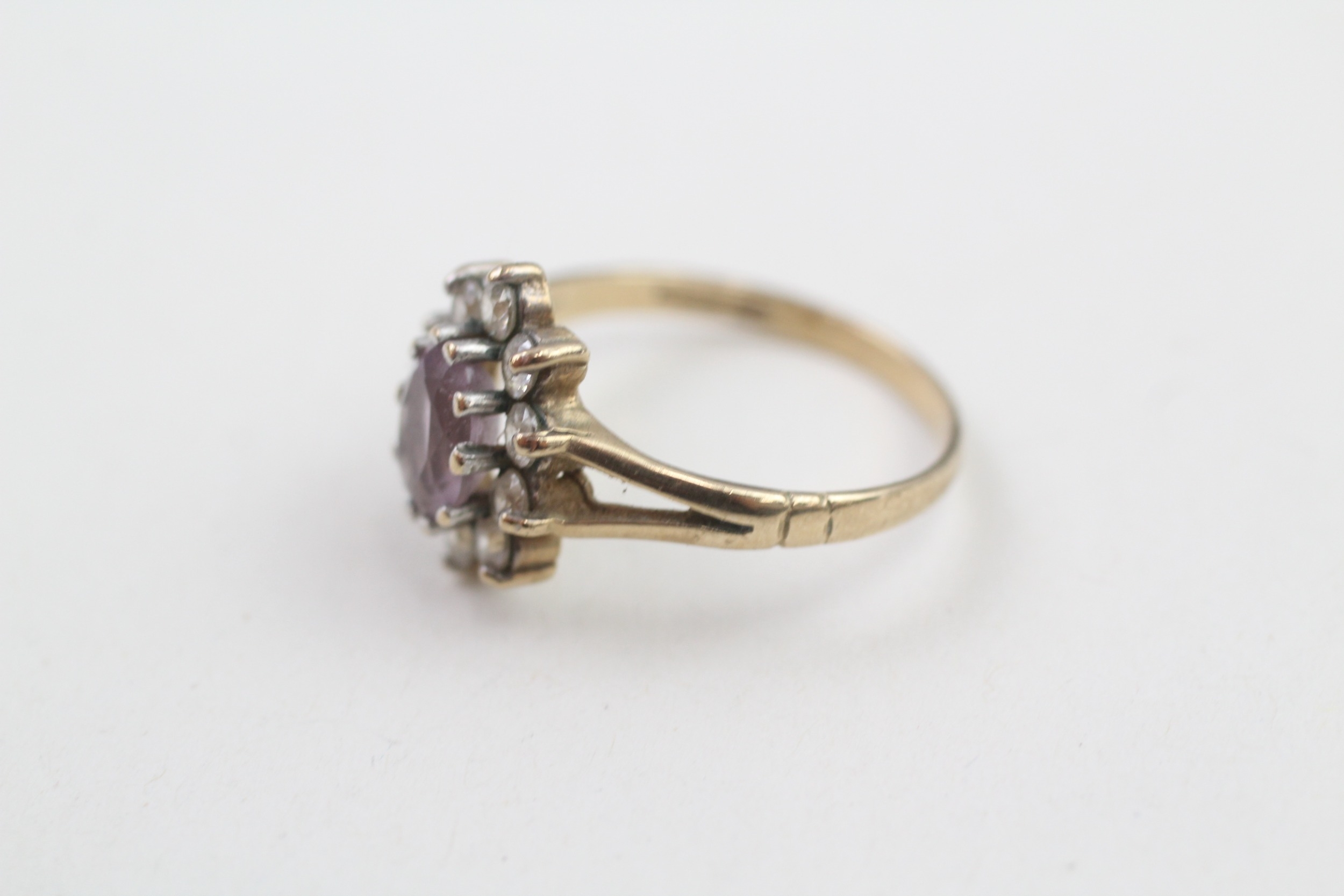 9ct gold purple & white gemstone cluster ring (1.9g) - Image 2 of 4