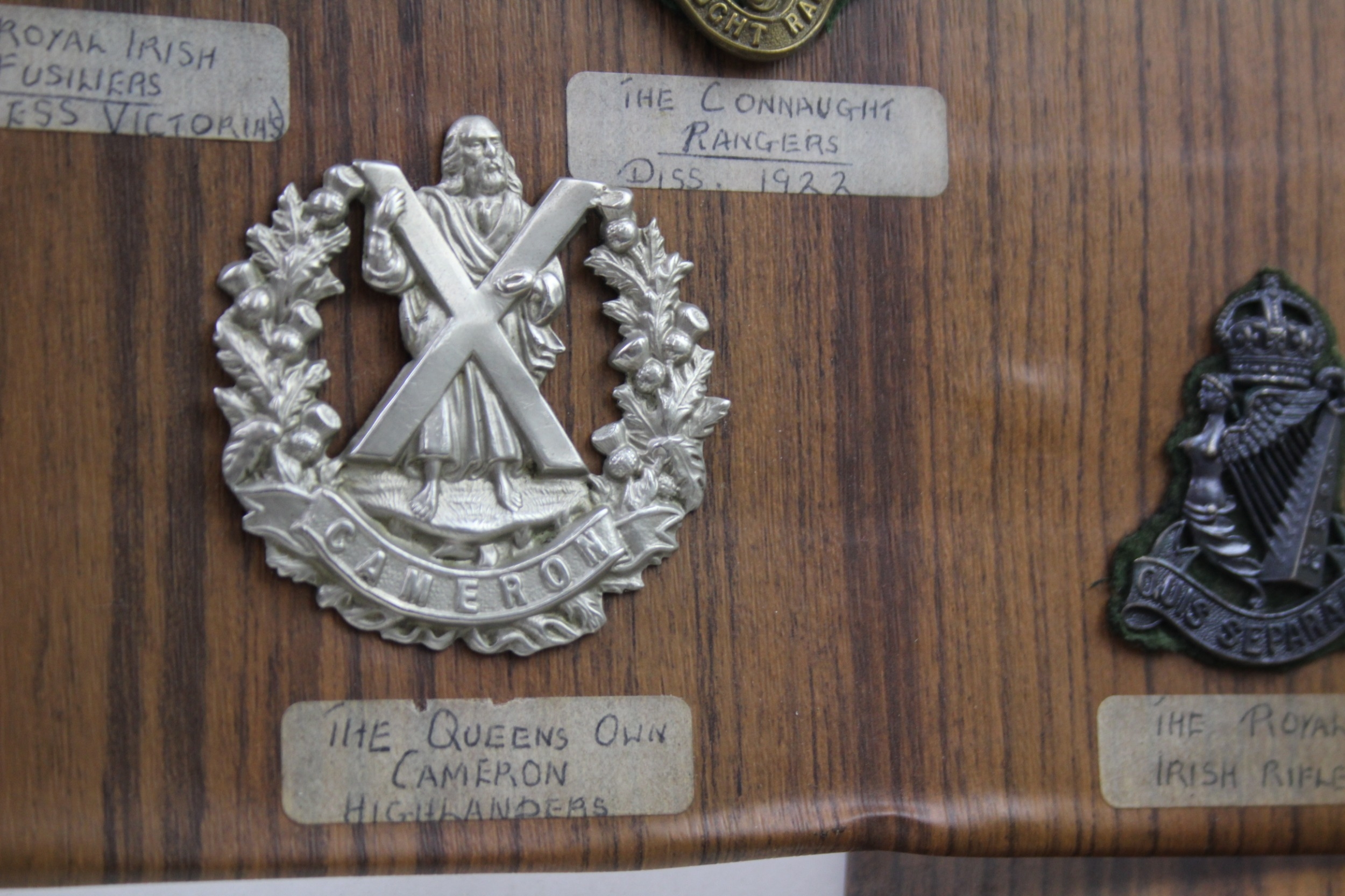Mounted Military Cap Badges x 16 inc. Irish Scottish Royal Warwickshire Regt - Image 5 of 12