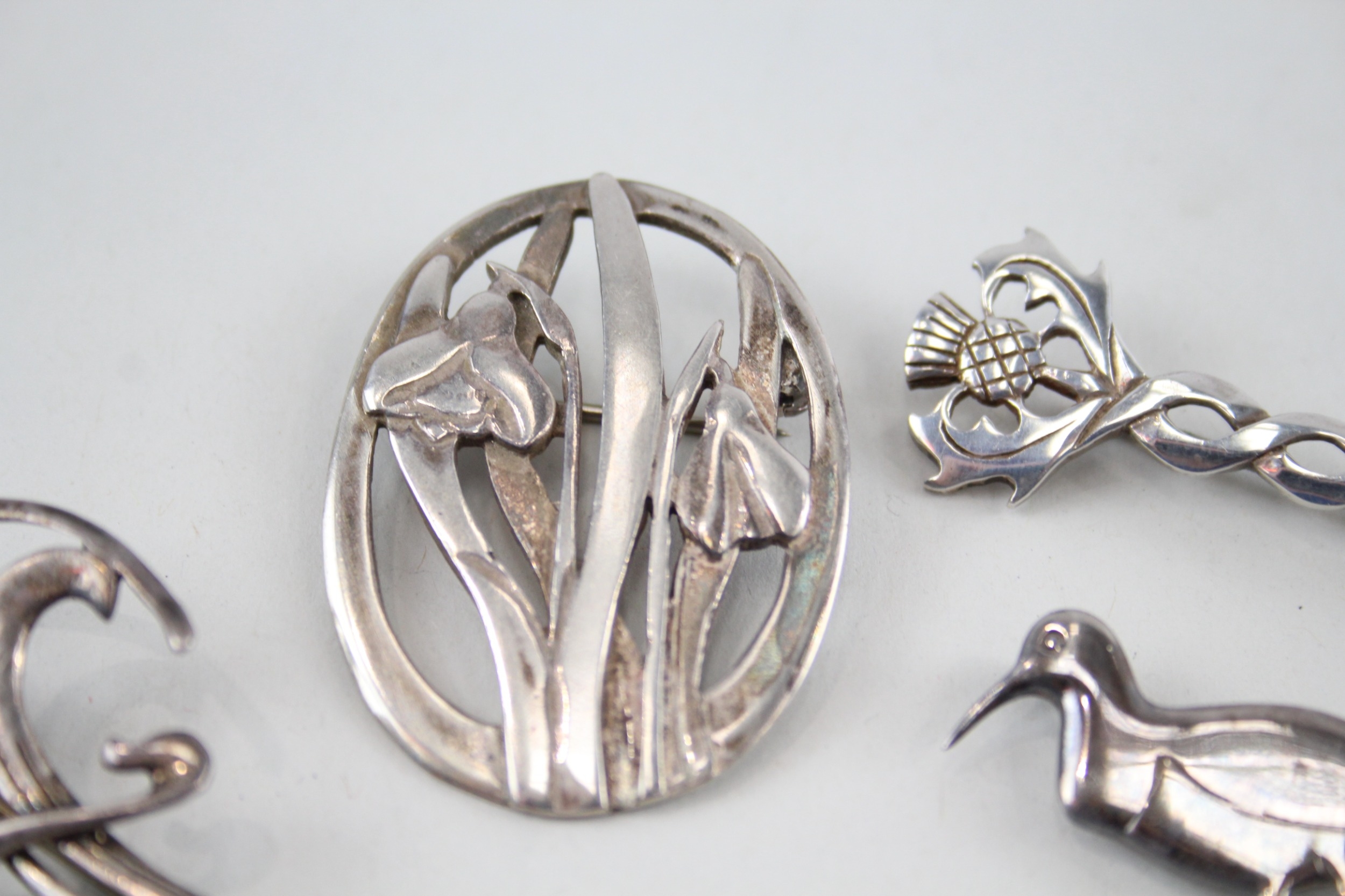 Four silver Scottish/Celtic brooches including Ola Gorie & Malcolm Gray (23g) - Image 4 of 5