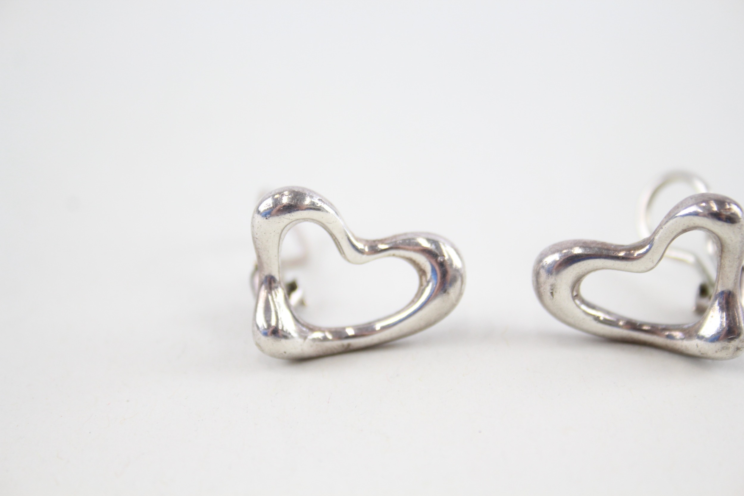 Pair of silver heart clip on earrings by designer Tiffany & Co (9g) - Image 2 of 4