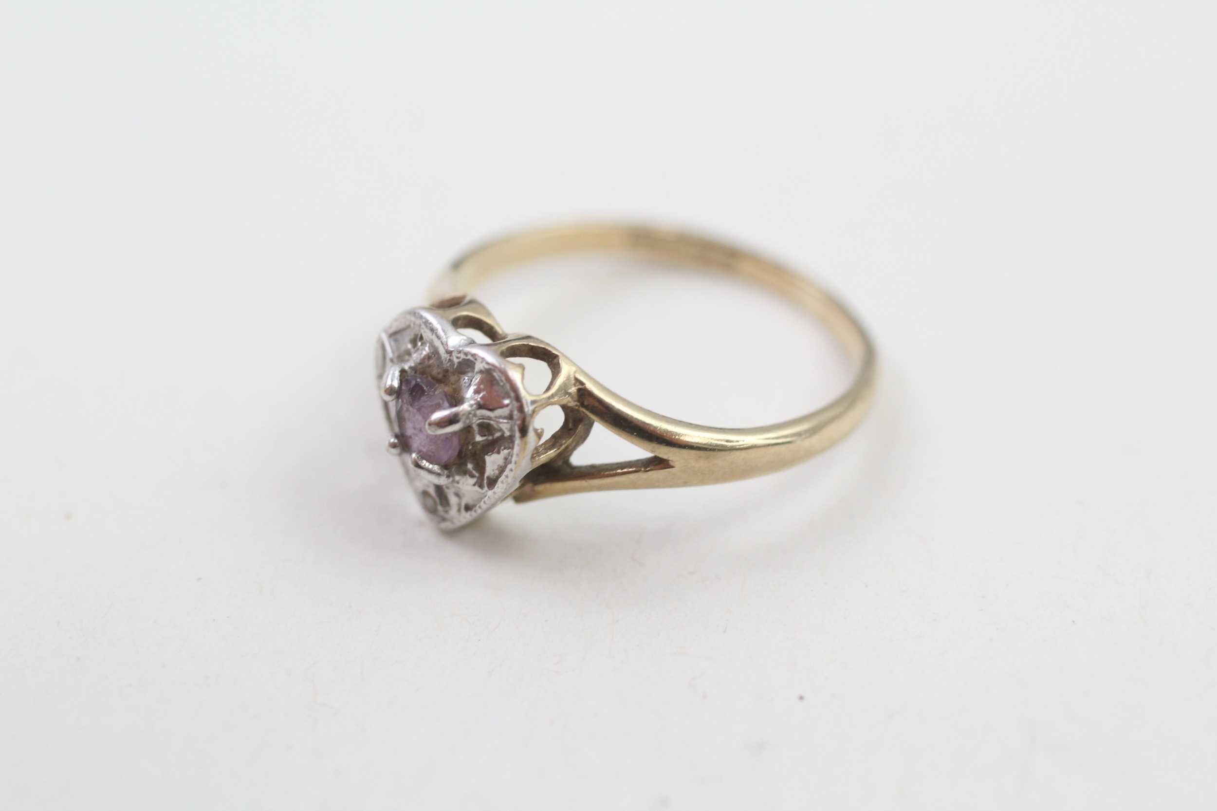 9ct gold purple & white gemstone dress ring (1.5g) - Image 2 of 4