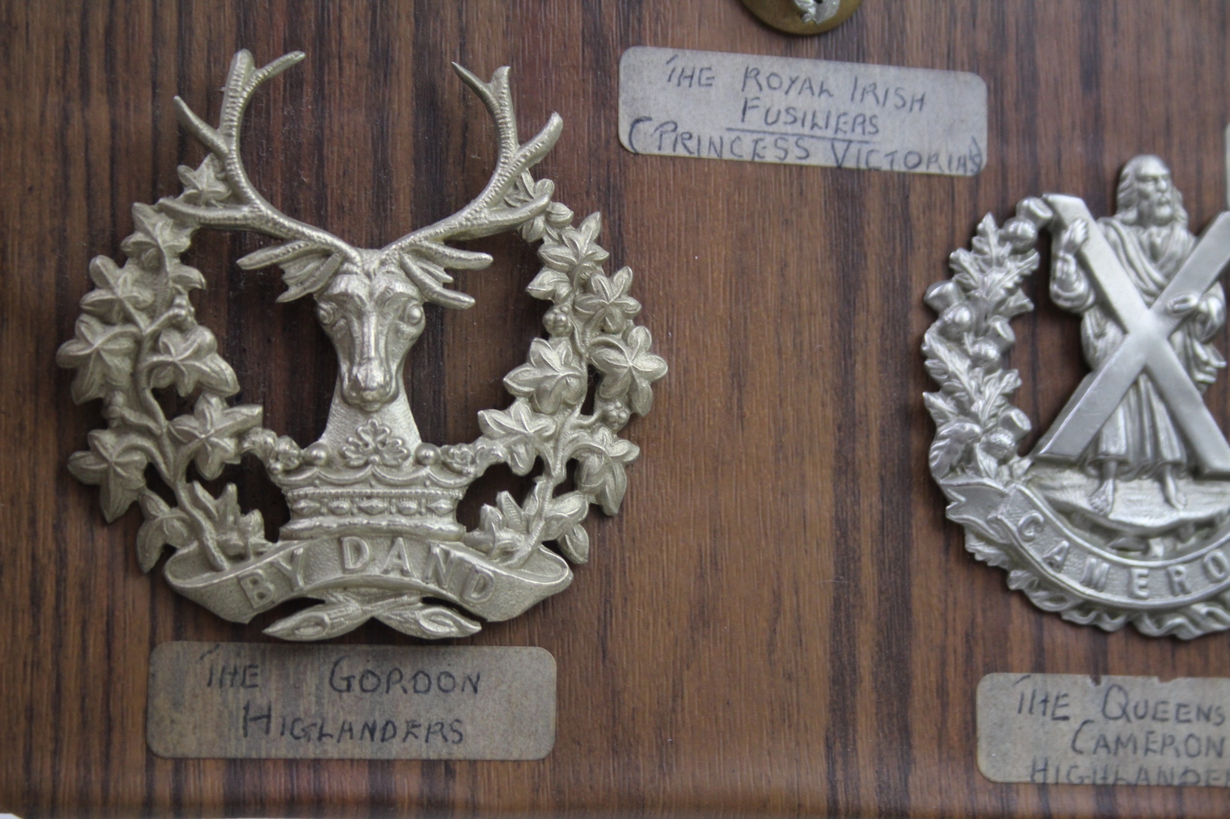 Mounted Military Cap Badges x 16 inc. Irish Scottish Royal Warwickshire Regt - Image 4 of 12
