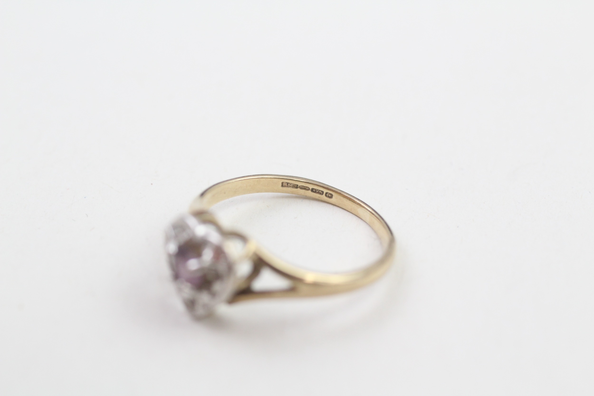 9ct gold purple & white gemstone dress ring (1.5g) - Image 3 of 4