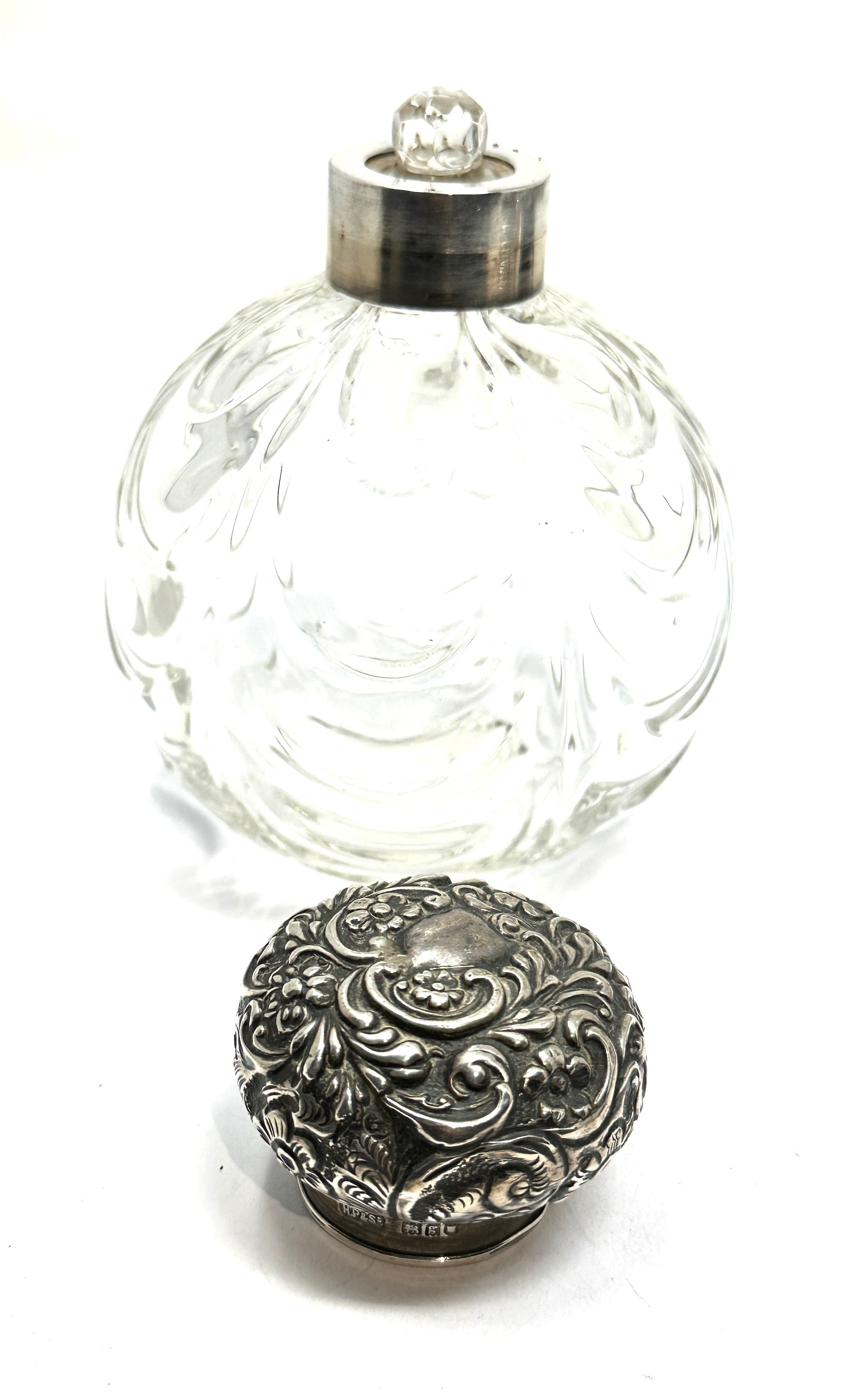 Antique silver top Perfume bottle measures approx height approx 21cm London silver hallmartks - Image 3 of 4