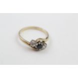 9ct gold vintage sapphire & diamond three stone ring (2.5g)