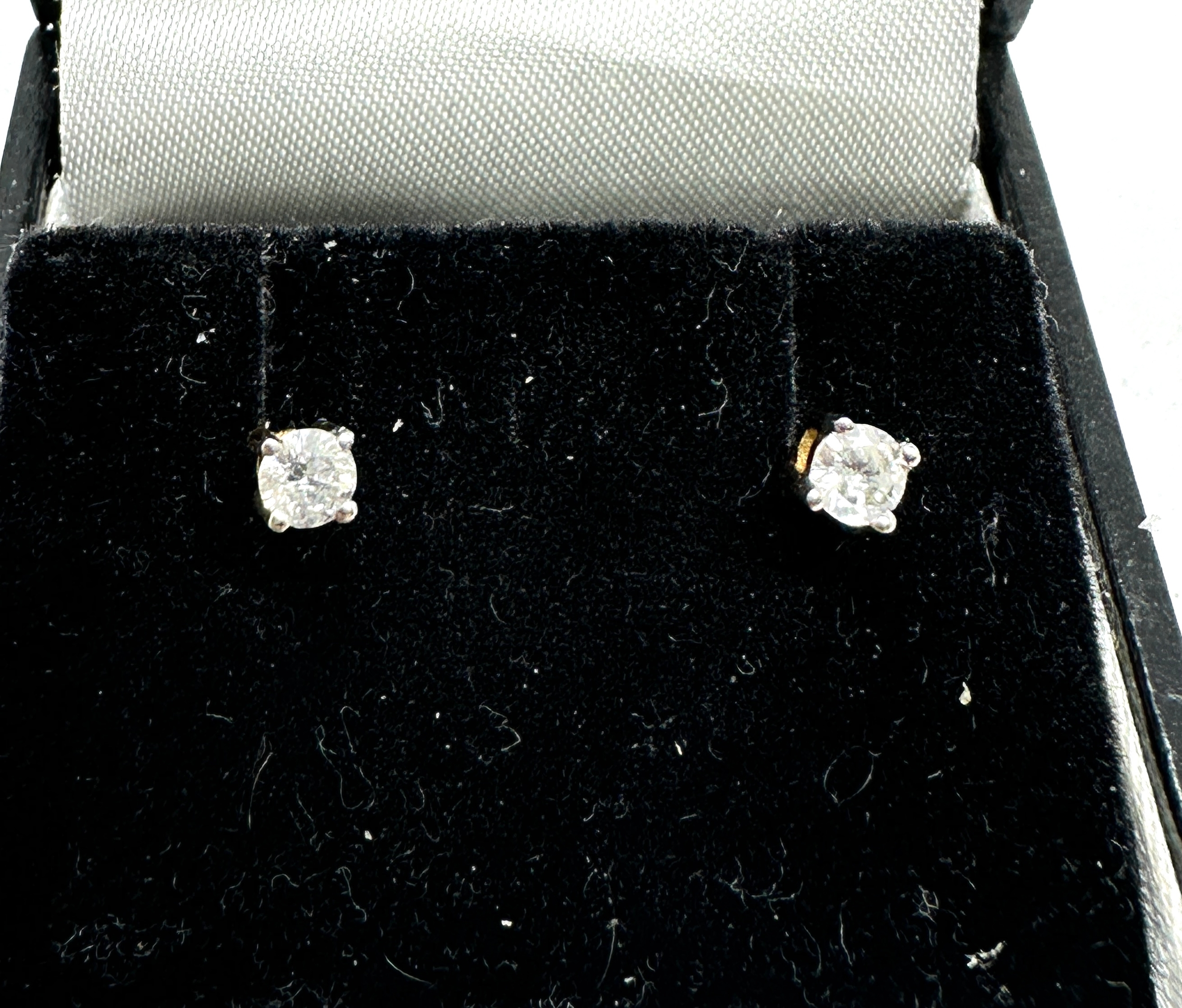 9ct gold diamond earring diamonds measure each 3mm dia est .20 pts diamonds