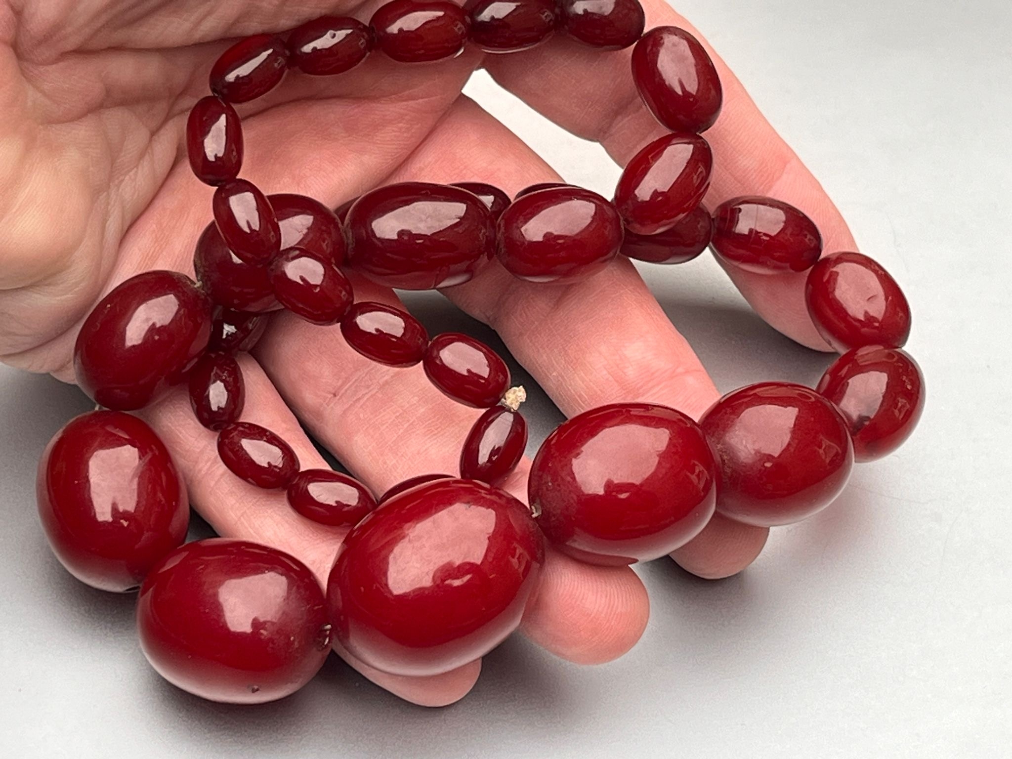 Antique art deco cherry red amber / bakelite bead necklace good internal streaking weight 84g - Image 2 of 5