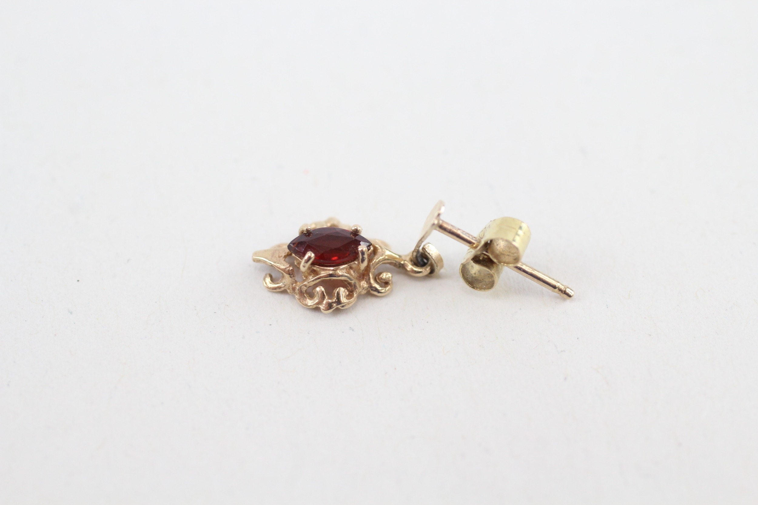 9ct gold garnet drop earrings (0.7g) - Image 3 of 4