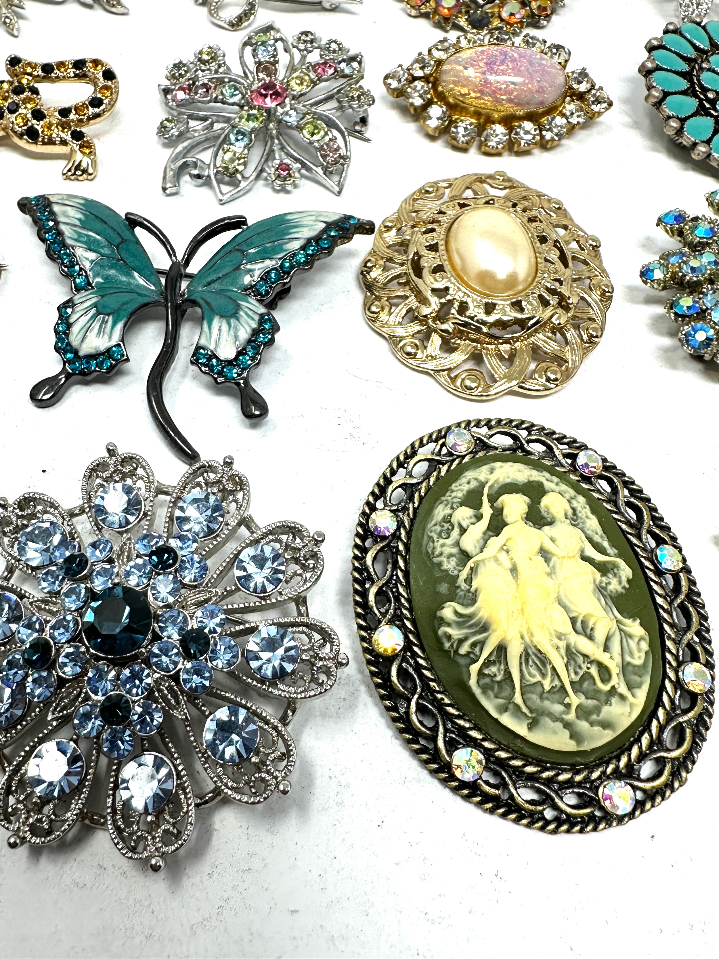 selection of vintage costume jewellery brooches - Image 4 of 6