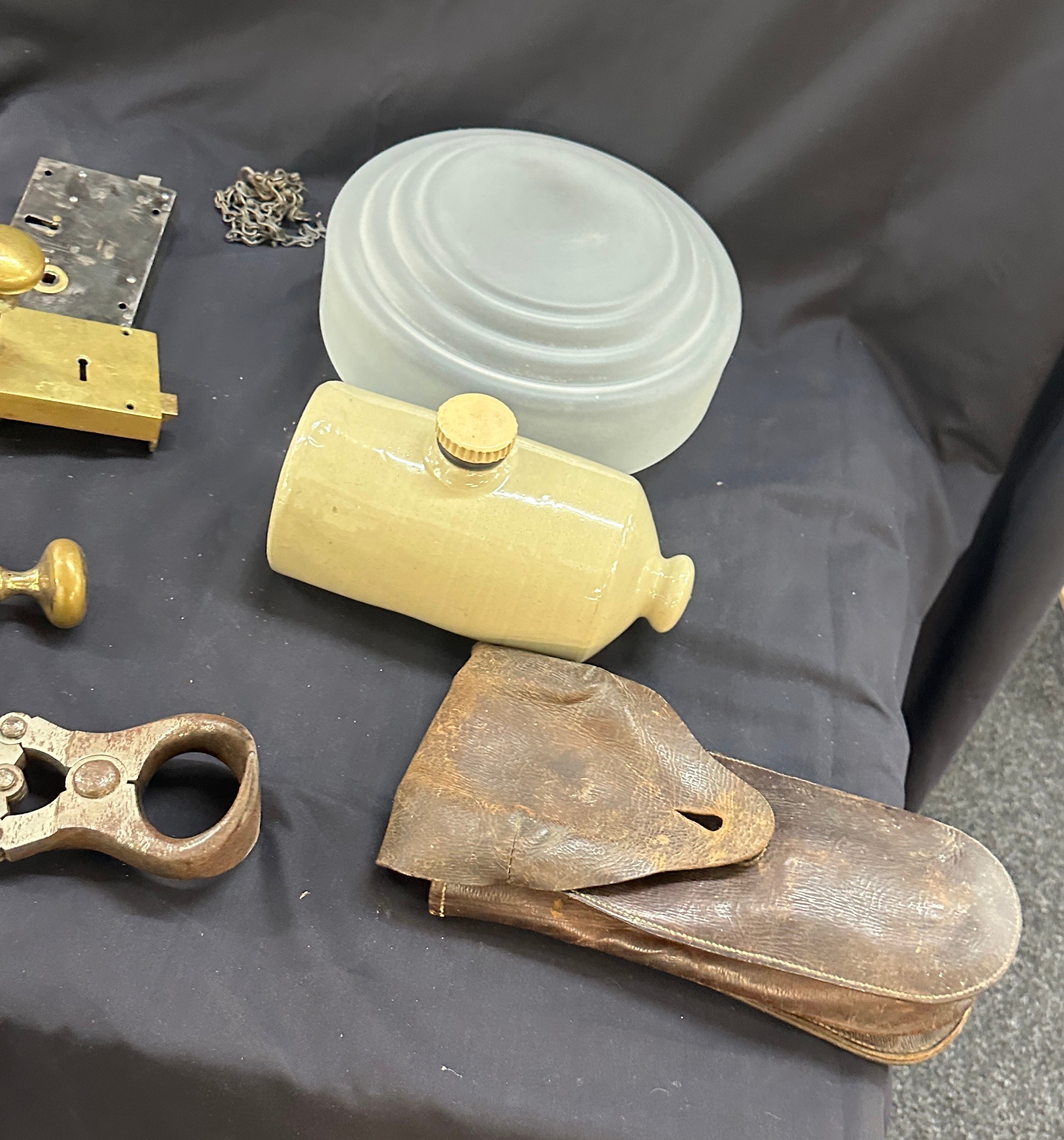 Selection of miscellaneous includes door knobs, light shade etc - Bild 2 aus 3