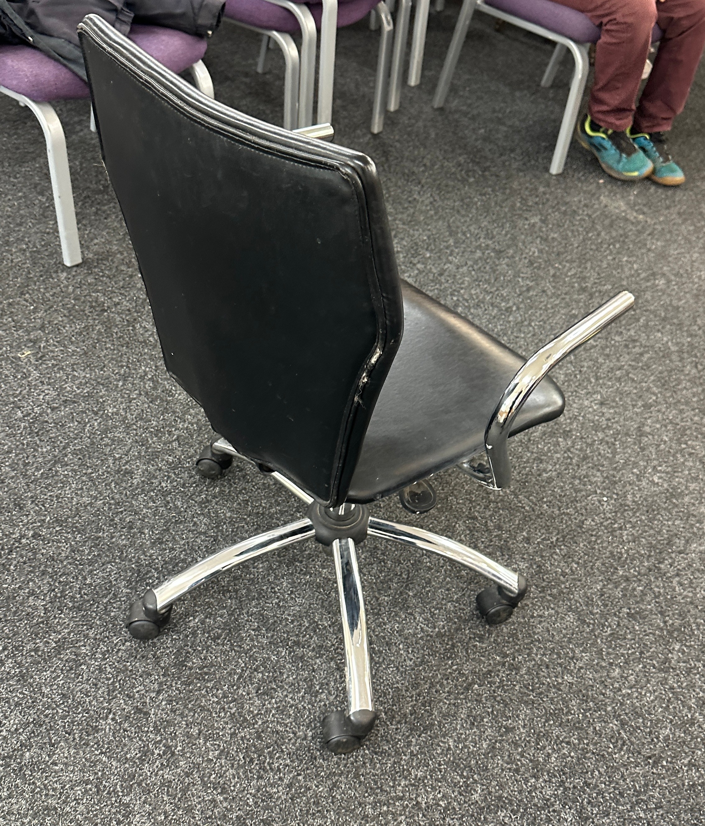 Black swivel office chair - Image 3 of 3