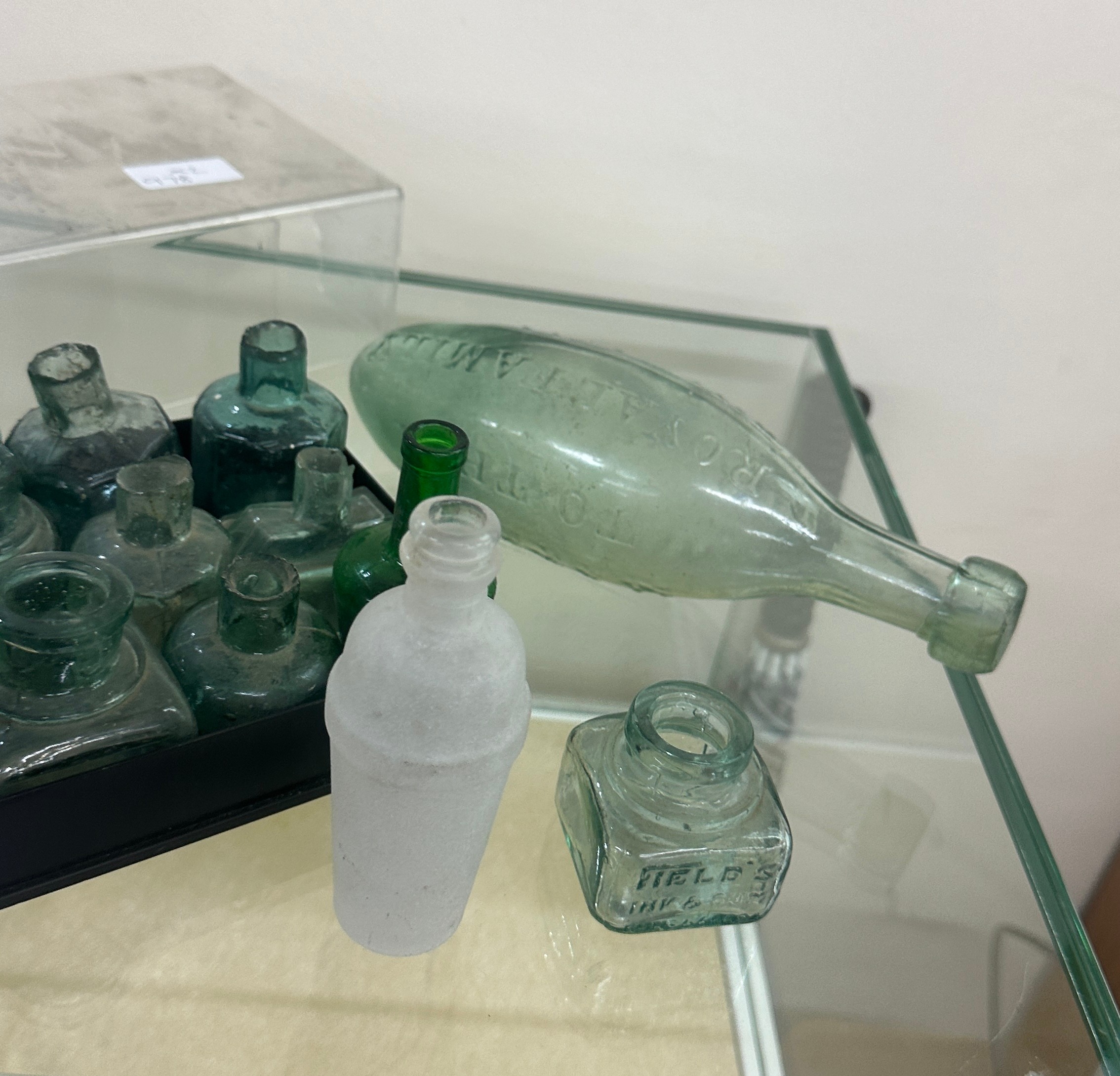 Selection of vintage glass bottles / pots etc - Image 3 of 3