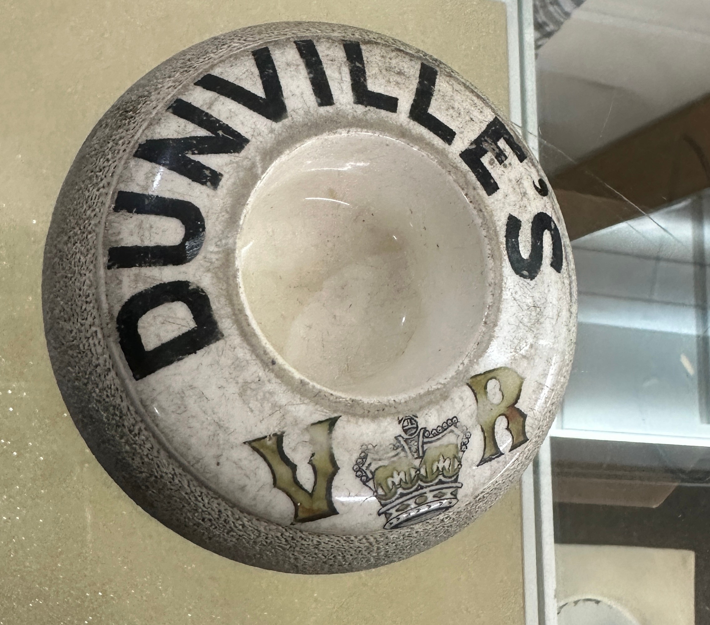 Dunville’s Victorian V R match striker and holder 4.5 inches diameter - Bild 2 aus 3