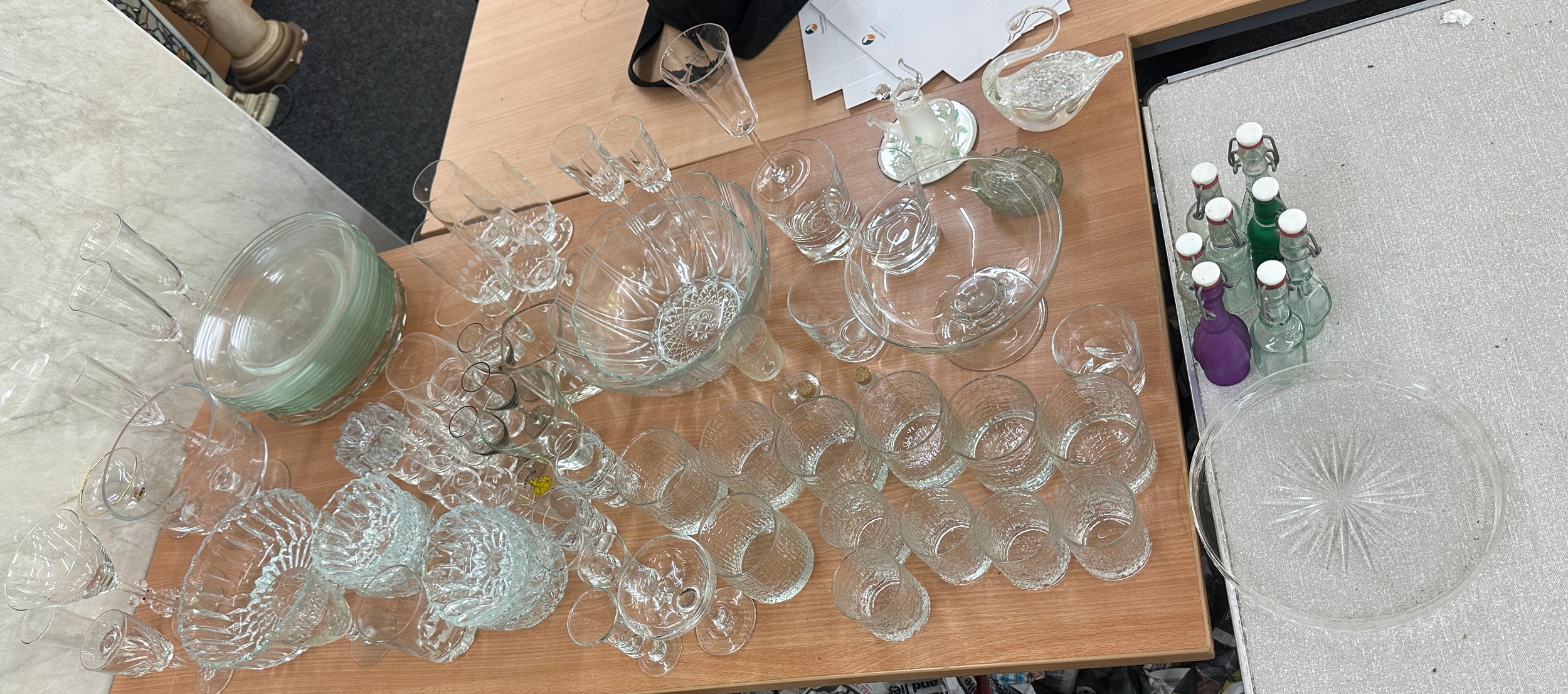 Selection of assorted glassware includes plates, bowls, cocktail glasses etc - Image 5 of 8