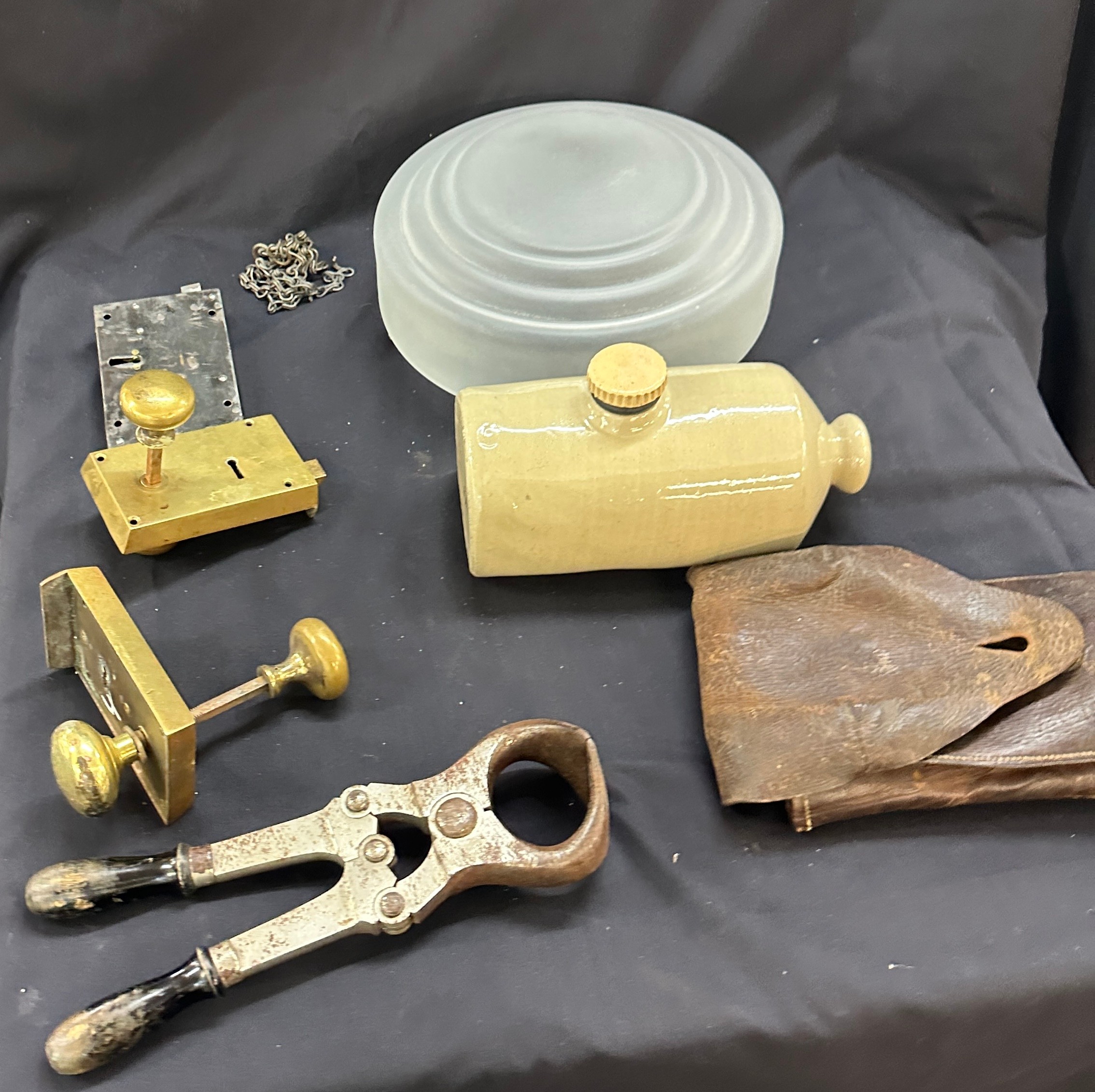 Selection of miscellaneous includes door knobs, light shade etc - Image 3 of 3