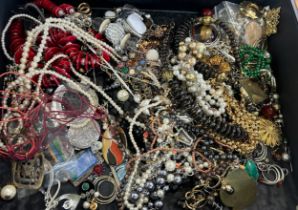Selection of vintage and later ladies costume jewellery