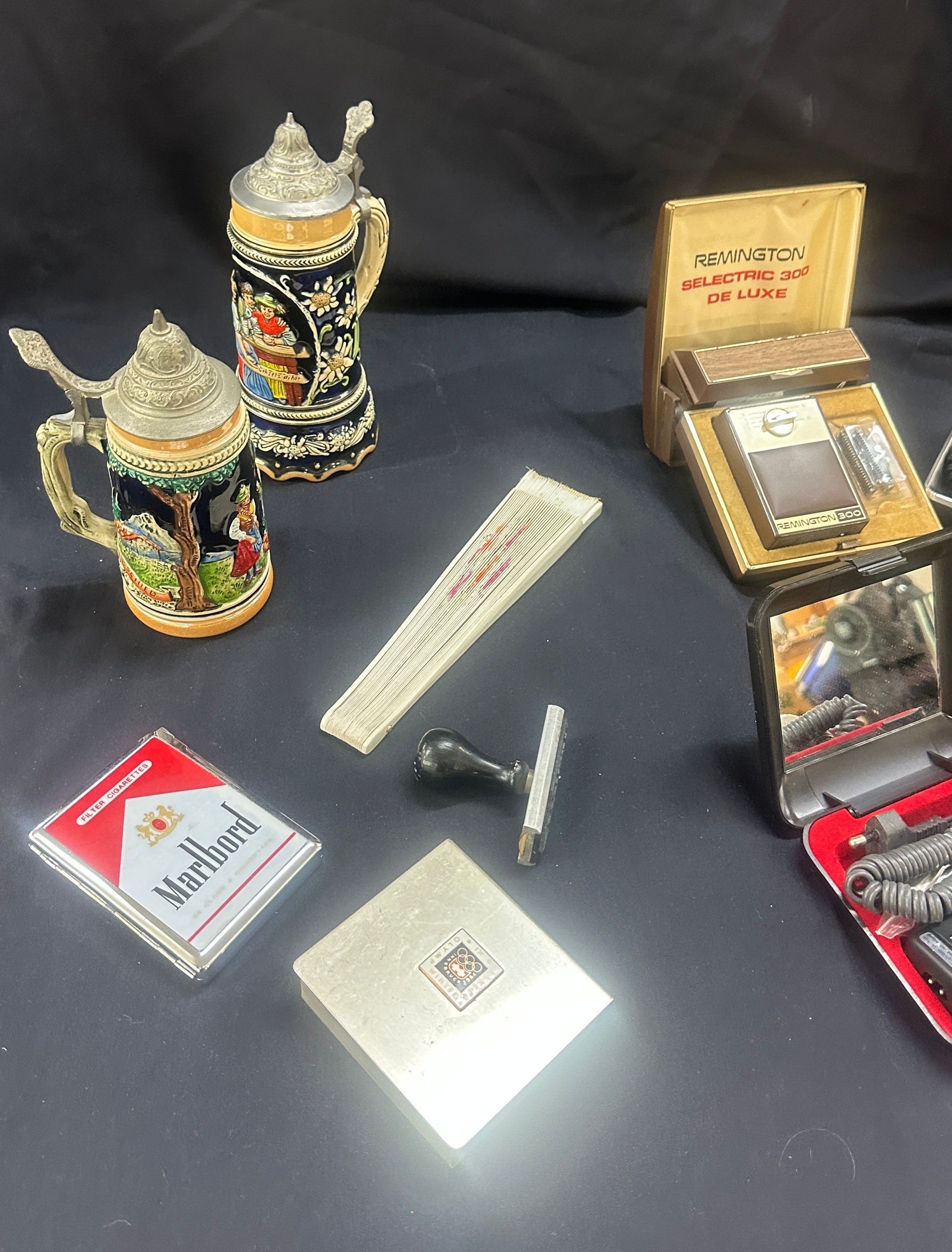 Selection of vintage collectable items to include razors, tankards etc - Image 2 of 3