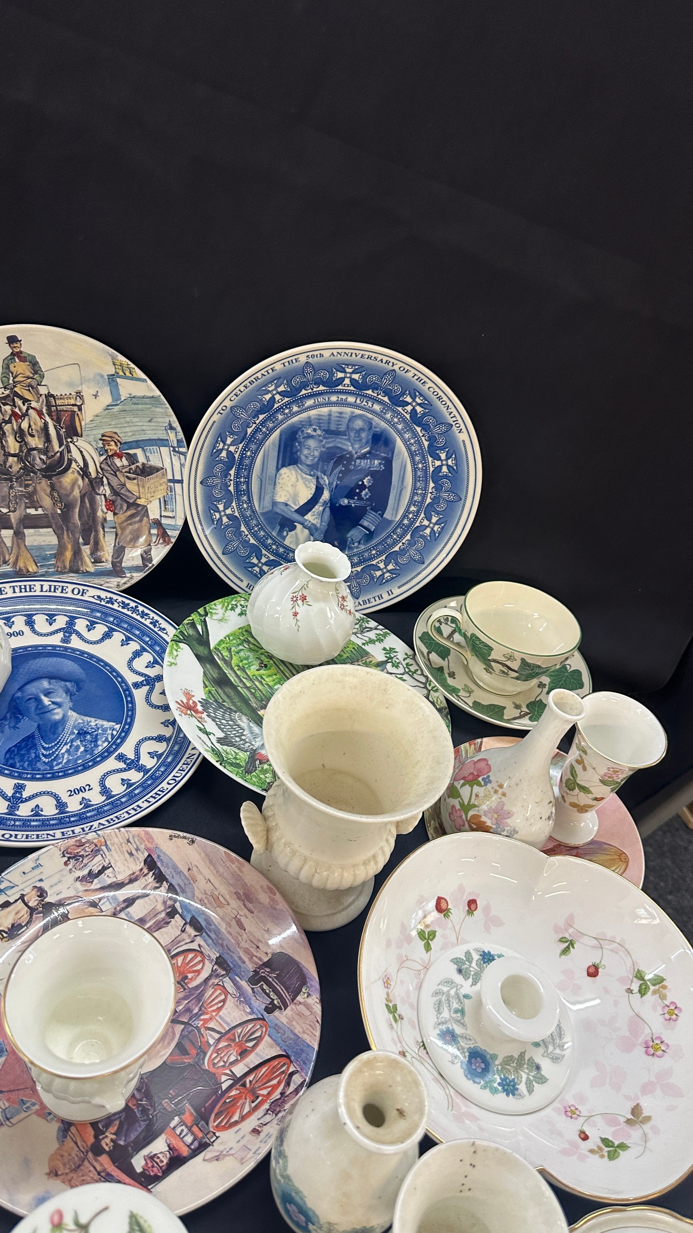Large selection of Wedgwood to include several patterns, vases, plates, bowls etc - Image 4 of 9