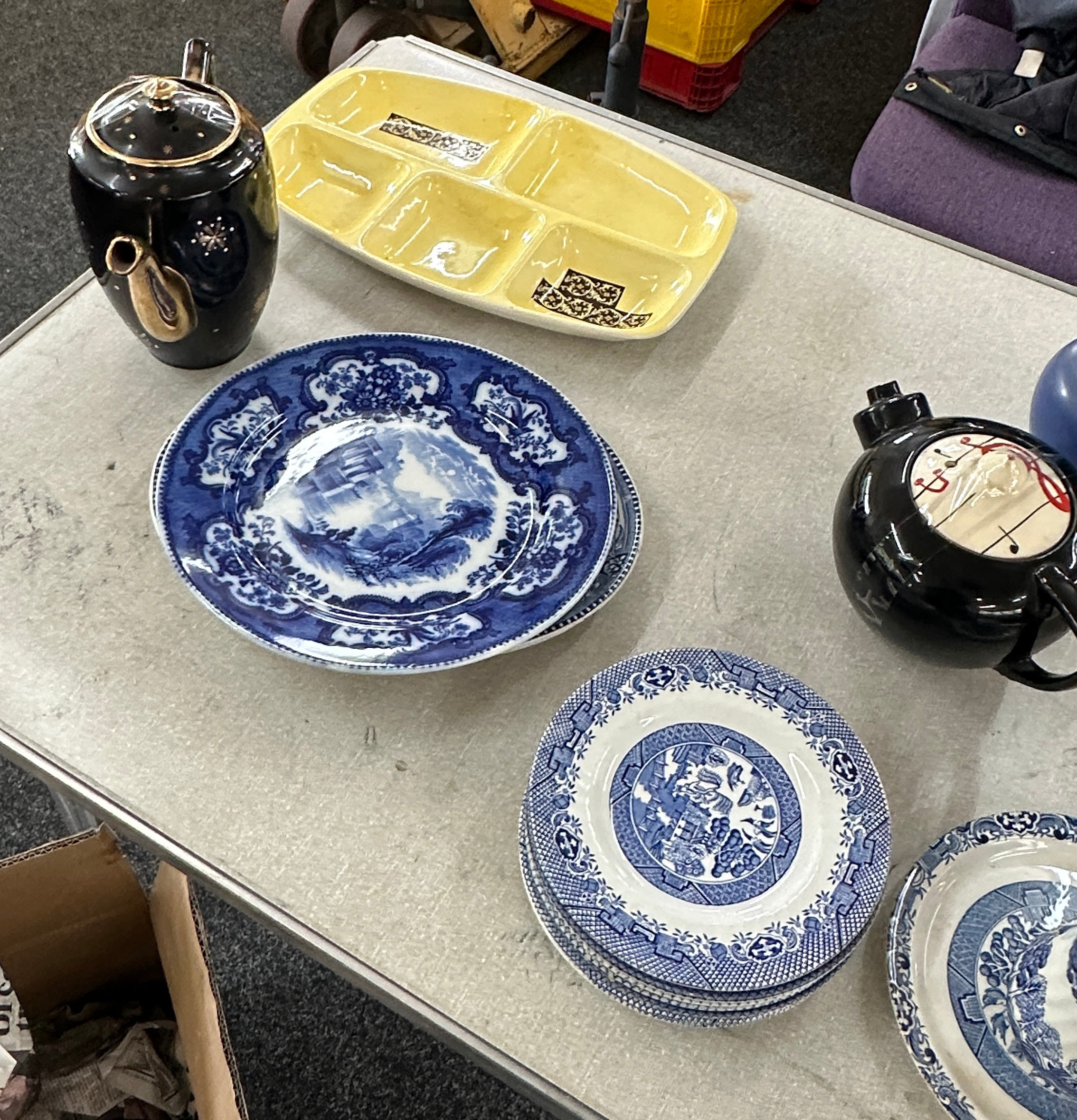 Selection of porcelain items to include blue and white, tea pots, oriental etc - Image 4 of 4