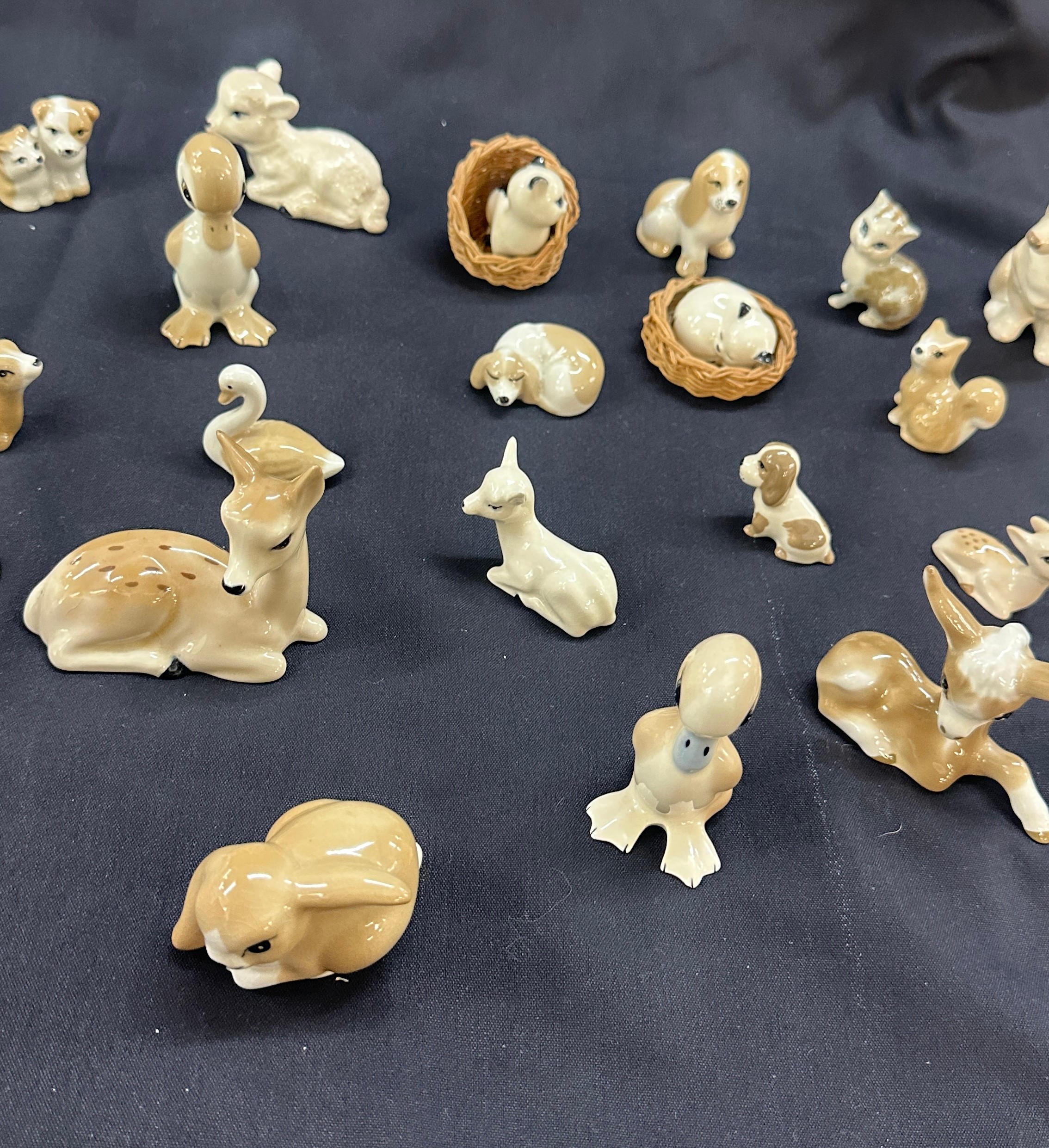 Selection vintage Szeiler animal figures to include lambs, deer, cats, dog, horse, duck etc - Bild 3 aus 4