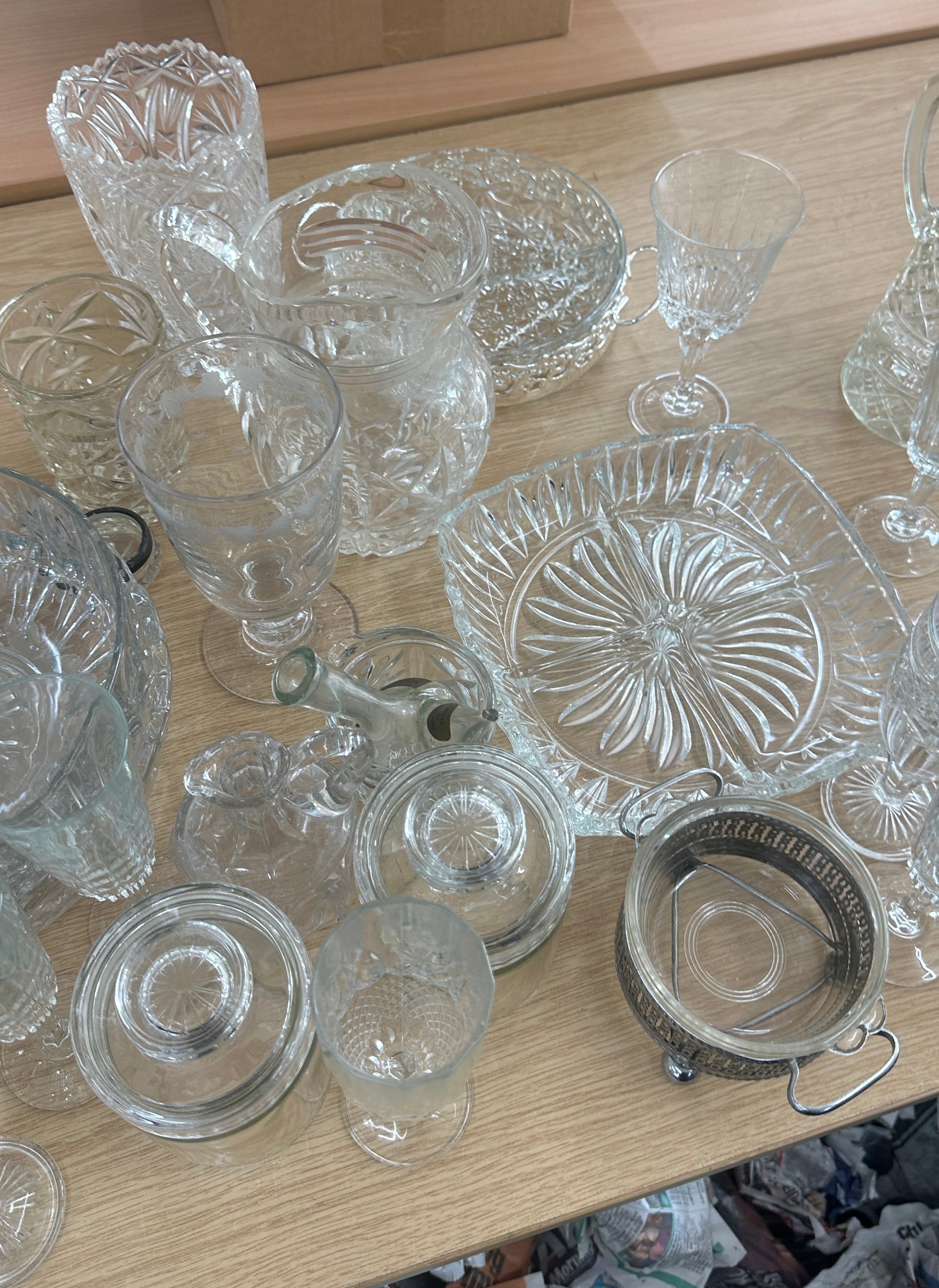 Selection of assorted glassware includes plates, bowls, cocktail glasses etc - Image 3 of 8