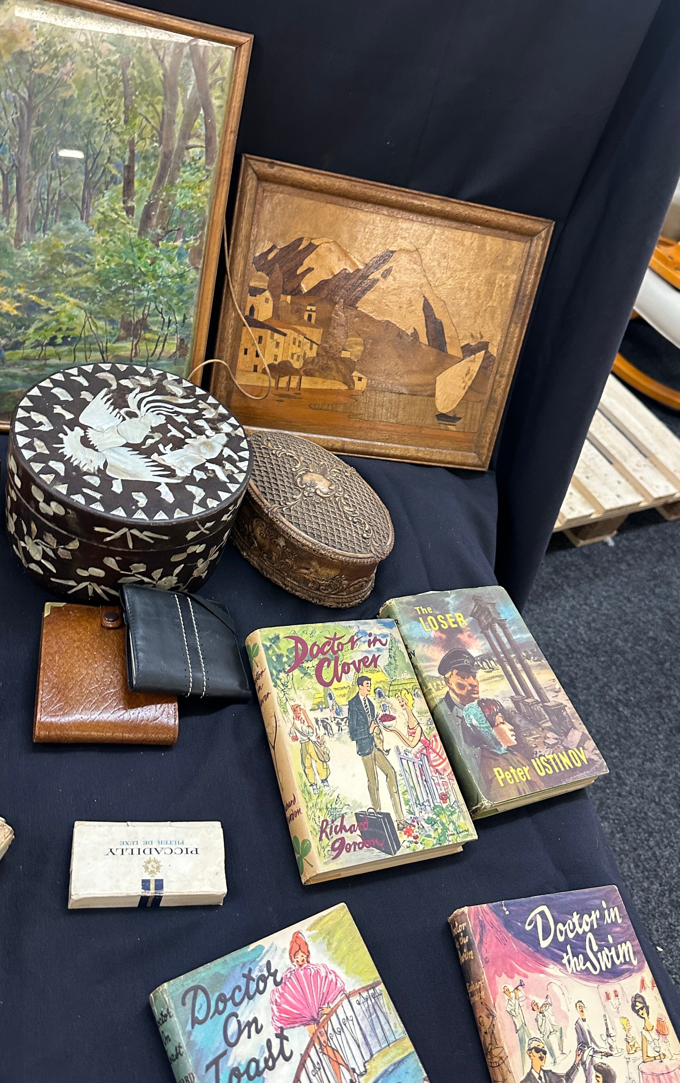 Selection of vintage miscellaneous to include mother of pearl box, brass, books, prints etc - Bild 6 aus 6