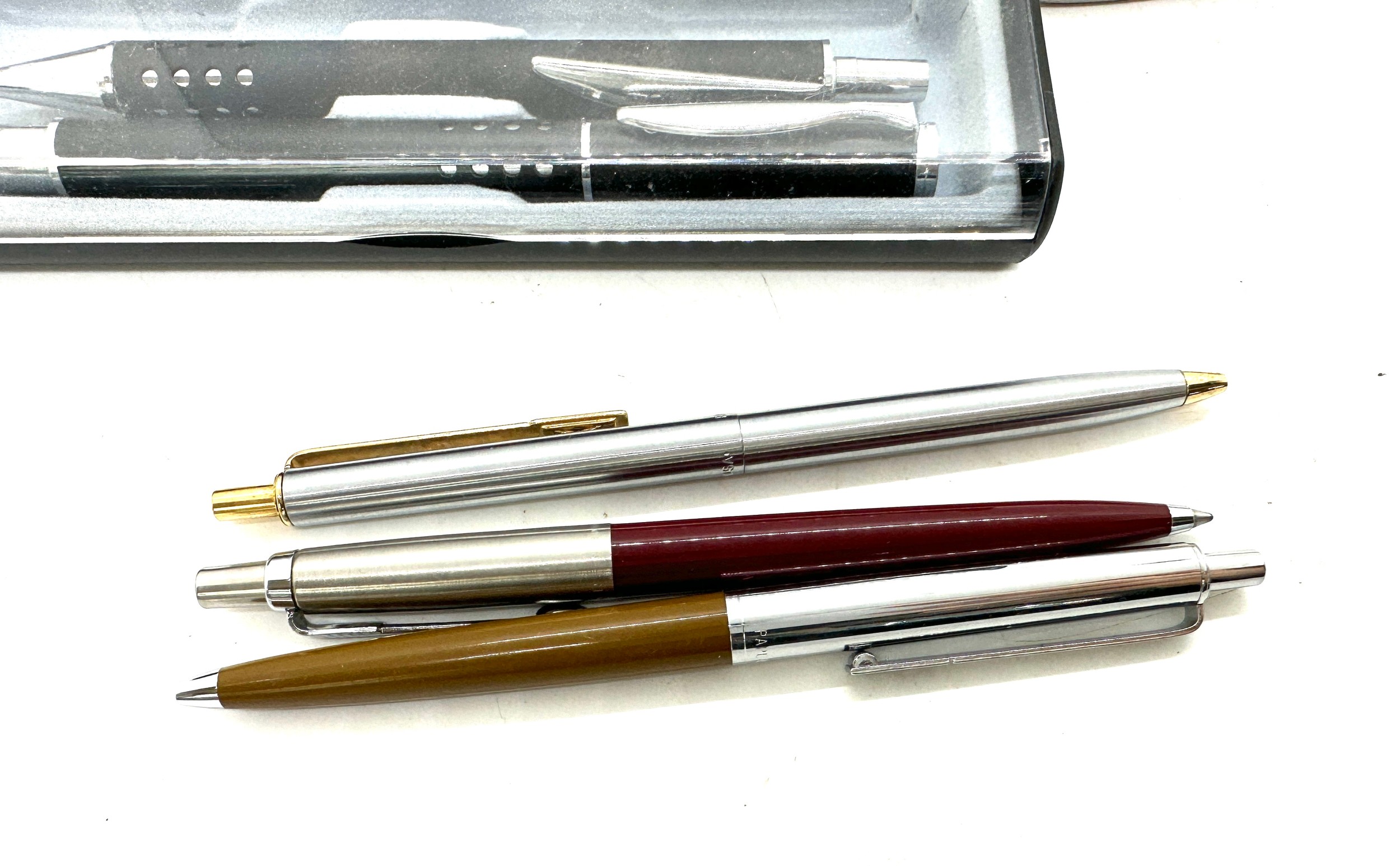 Selection of assorted pens includes parker etc - Bild 2 aus 4