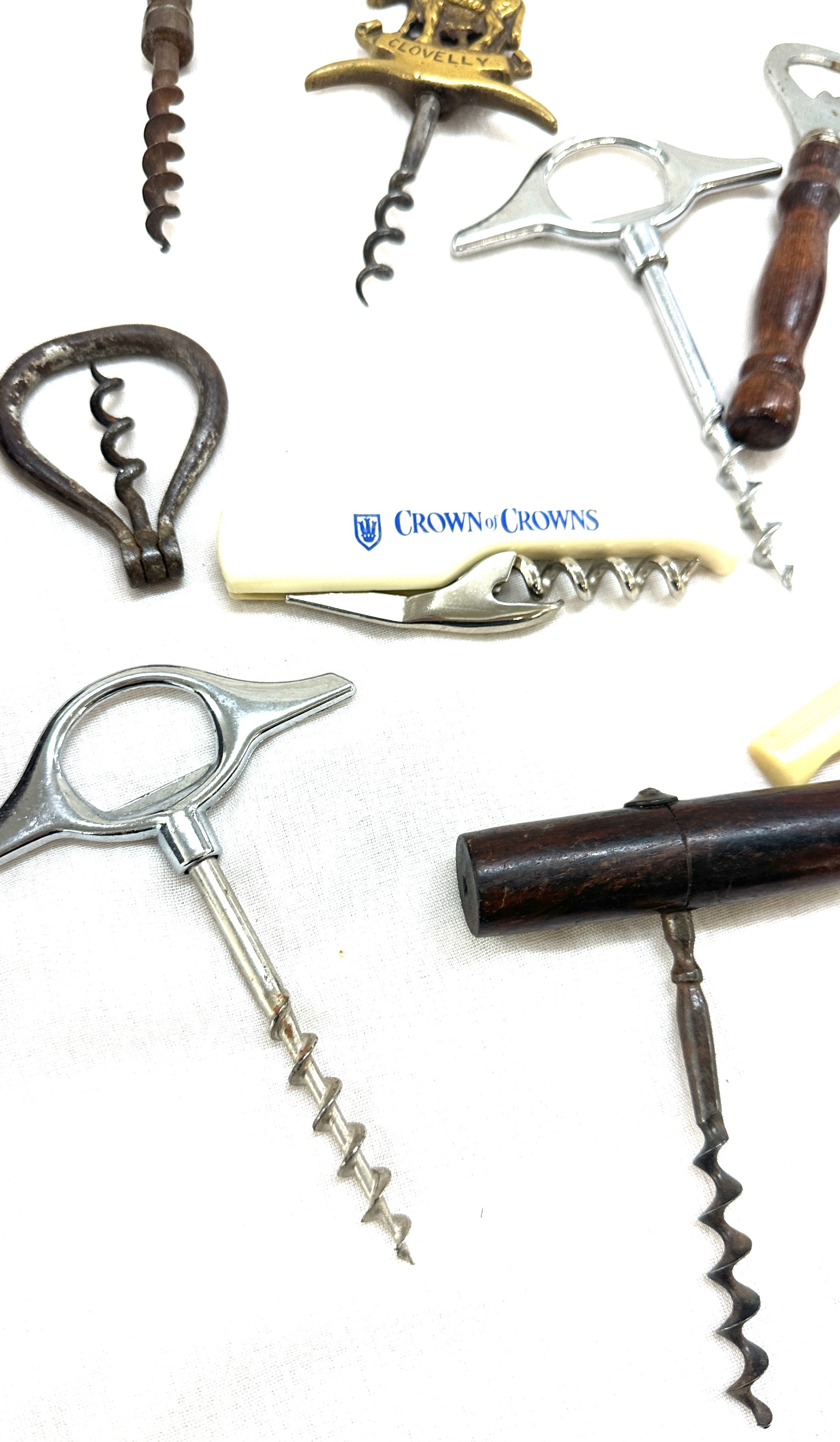 Selection of vintage and later cork screws in a display case/ drawer - Image 4 of 6