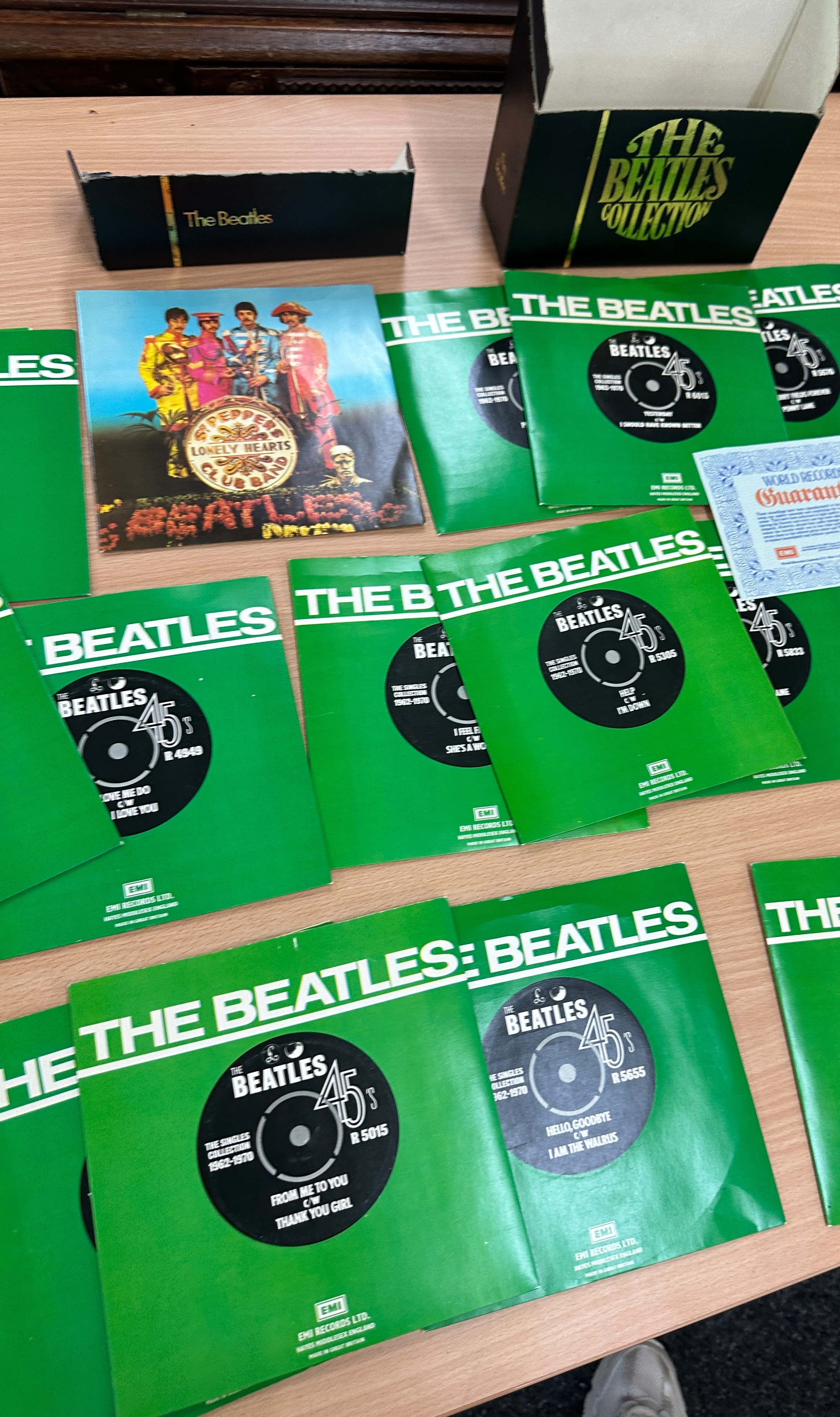 Boxed set of The Beatles singles - Bild 4 aus 6