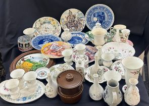 Large selection of Wedgwood to include several patterns, vases, plates, bowls etc