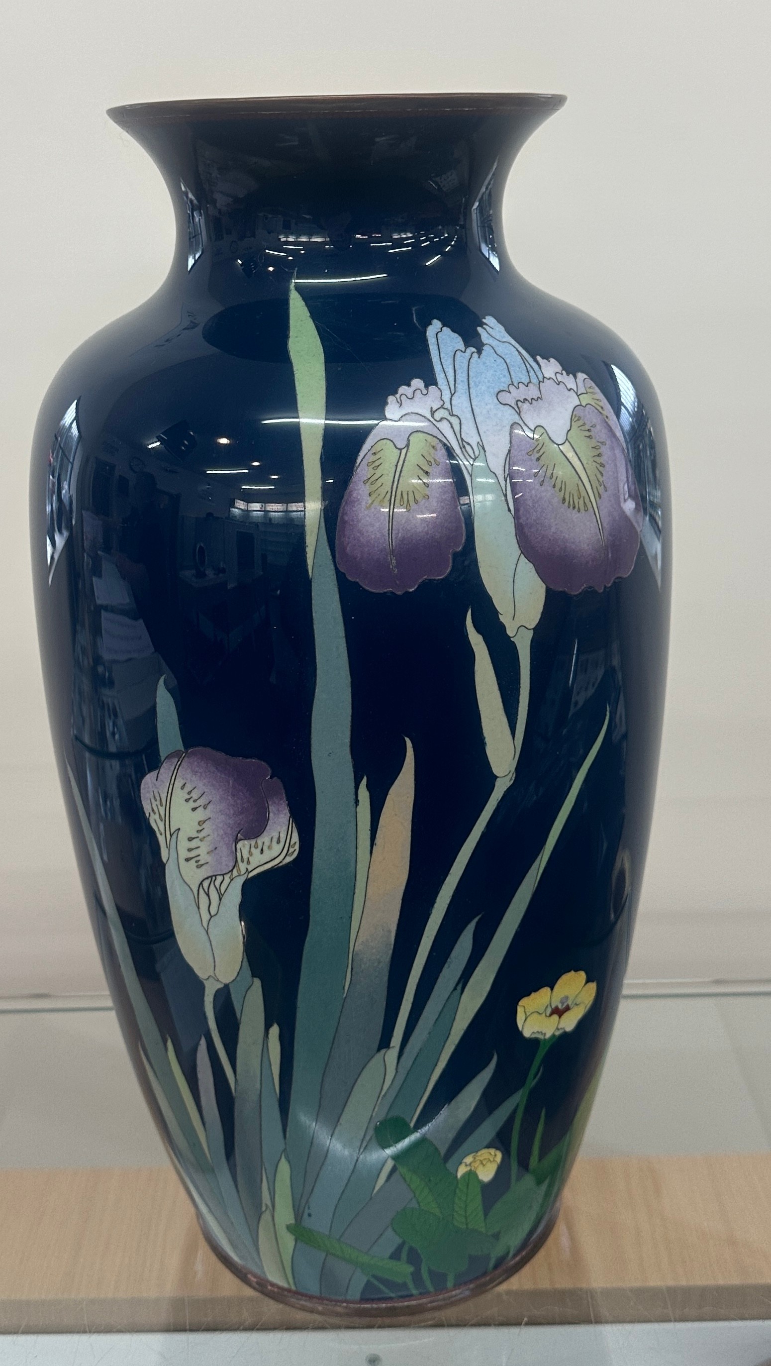 Vintage cloisonné enamel vase depicting irises. 46 cm tall. In good condition. - Image 2 of 6