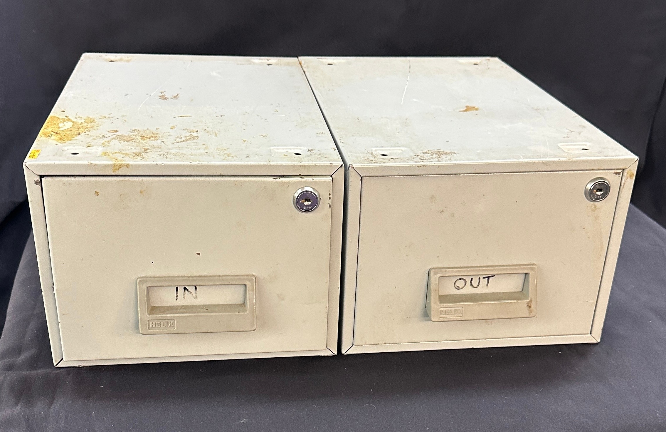Double set of metal drawers measures approx width 19 inches by 7 inches tall - Bild 2 aus 3