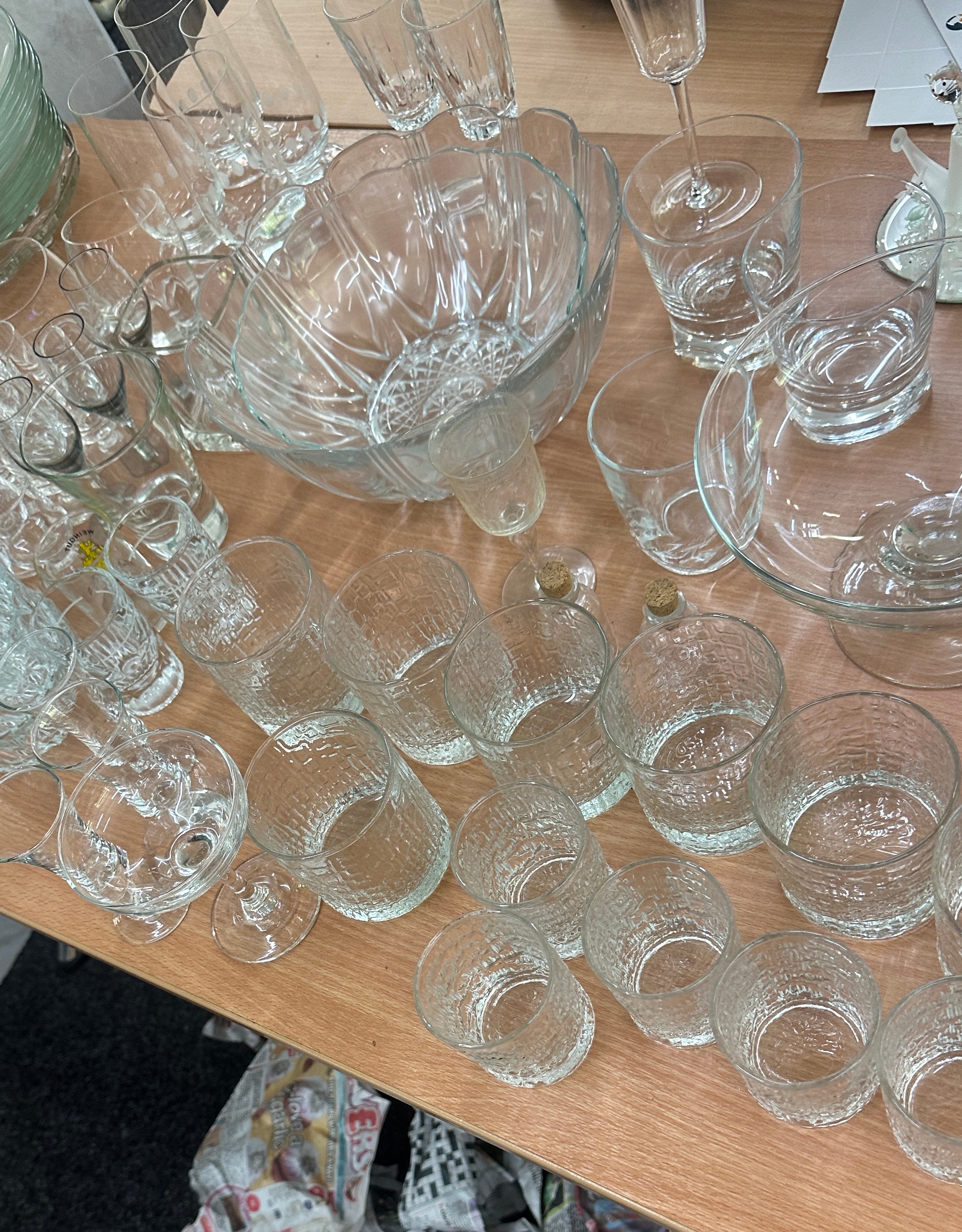 Selection of assorted glassware includes plates, bowls, cocktail glasses etc - Image 7 of 8