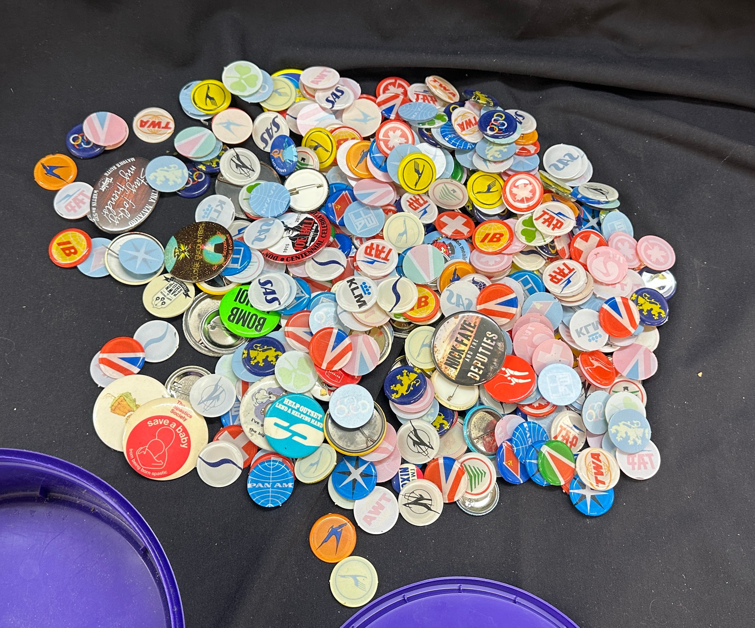 Pin badges collection plus international airline tag buttons many hundreds. Including Captain - Image 3 of 3