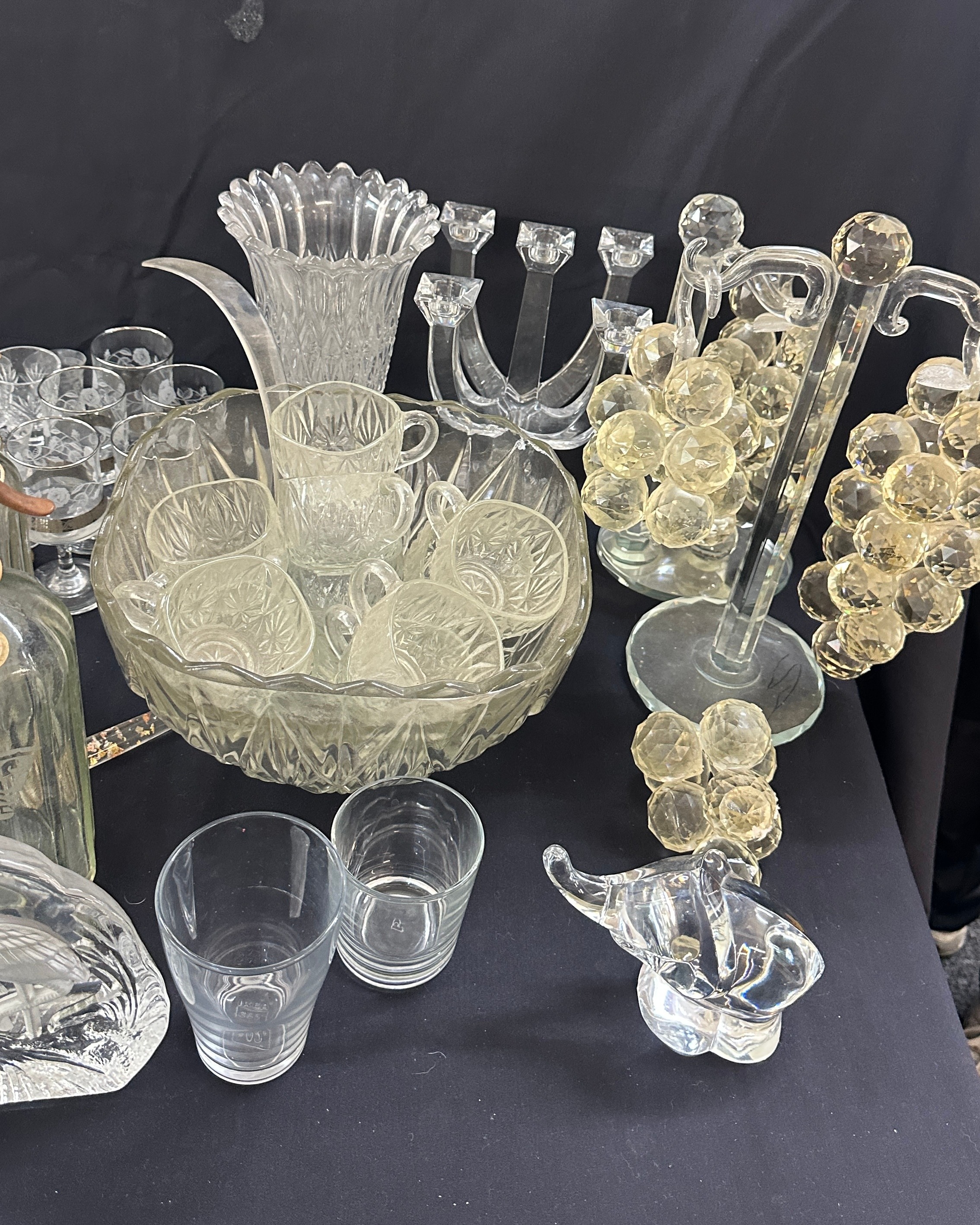 Selection of glassware to include a punchbowl, set of babycham glasses, soda syphons, glasses etc - Image 3 of 7