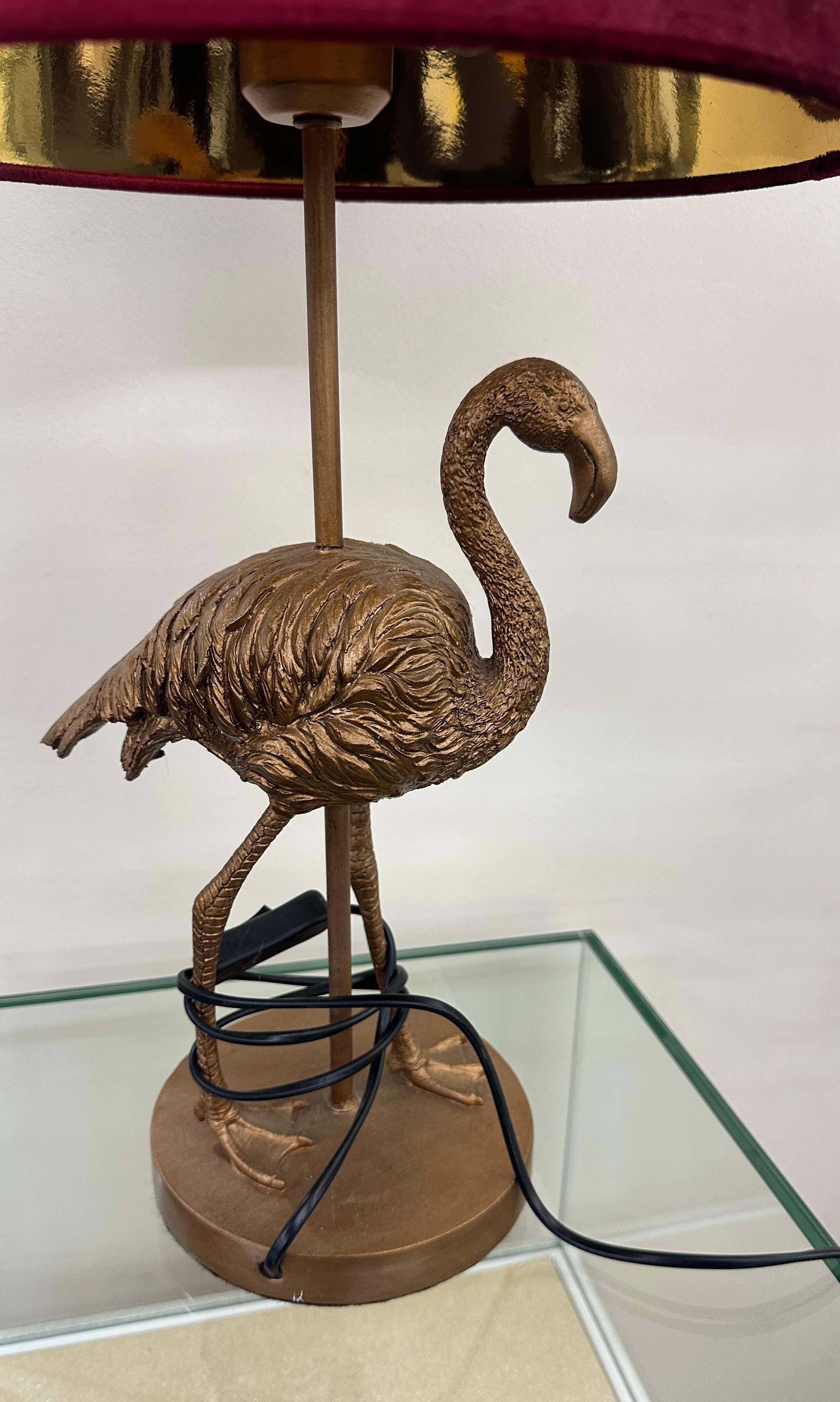 Resin rose gold coloured flamingo table lamp with shade, working order, overall height with shade 22 - Image 2 of 3