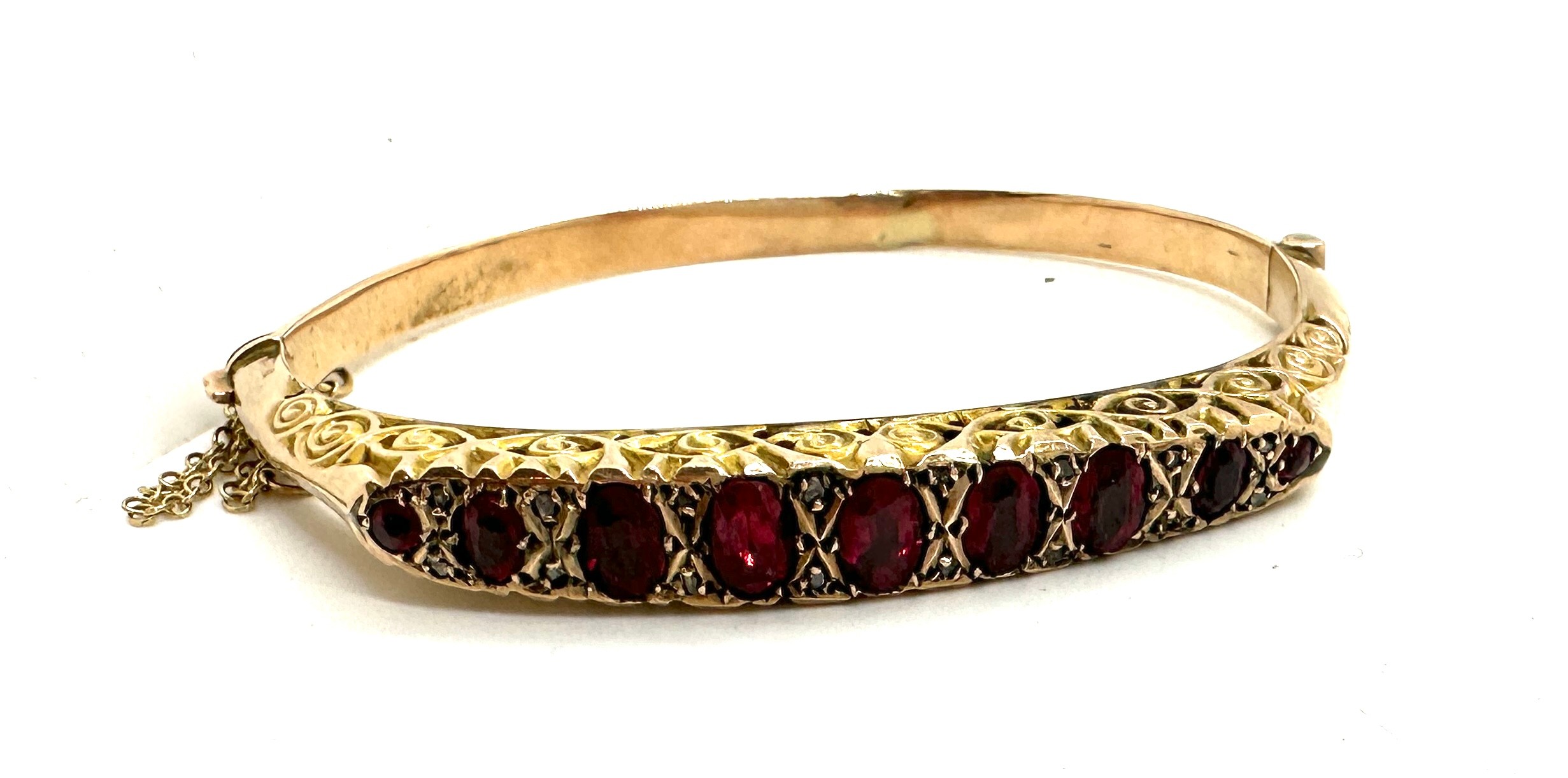 9ct gold garnet and ladies bangle 9.3 grams Birmingham 1907 hallmark - Image 3 of 6