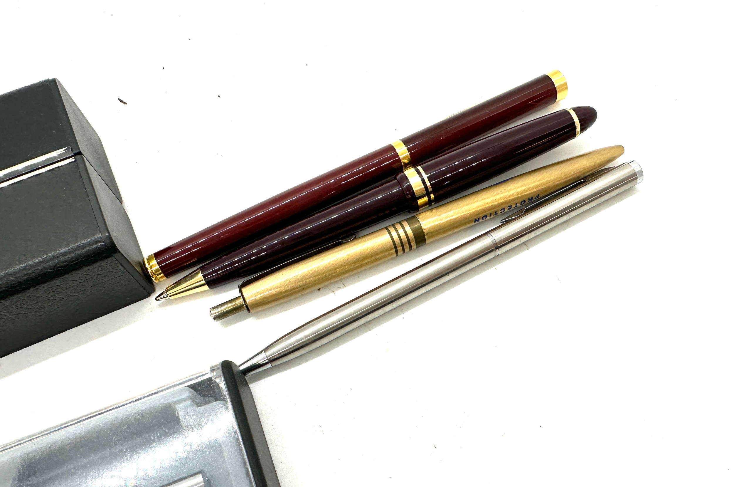 Selection of assorted pens includes parker etc - Bild 3 aus 4