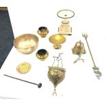 Selection of assorted brass ware