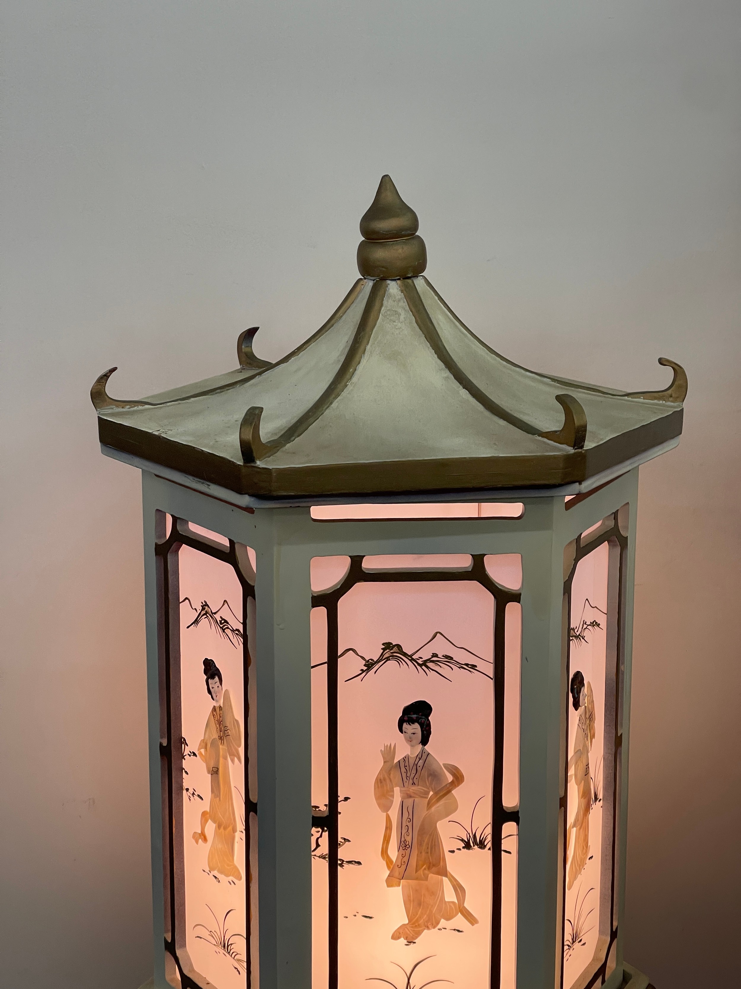 Oriental light up pagoda box on base, overall height 53 inches - Bild 2 aus 4