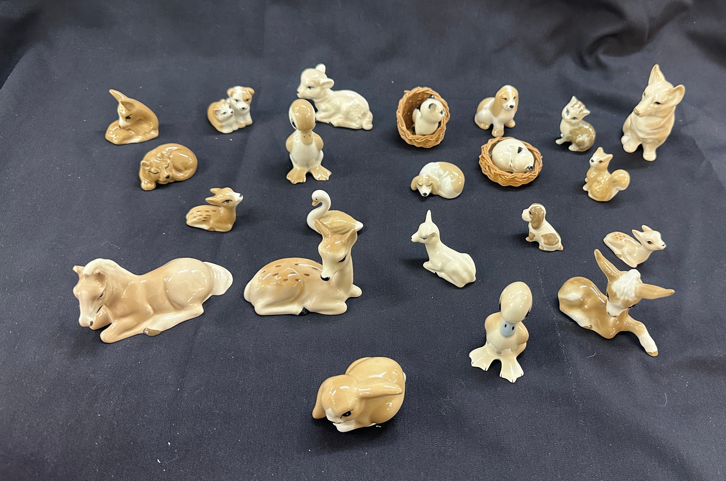 Selection vintage Szeiler animal figures to include lambs, deer, cats, dog, horse, duck etc