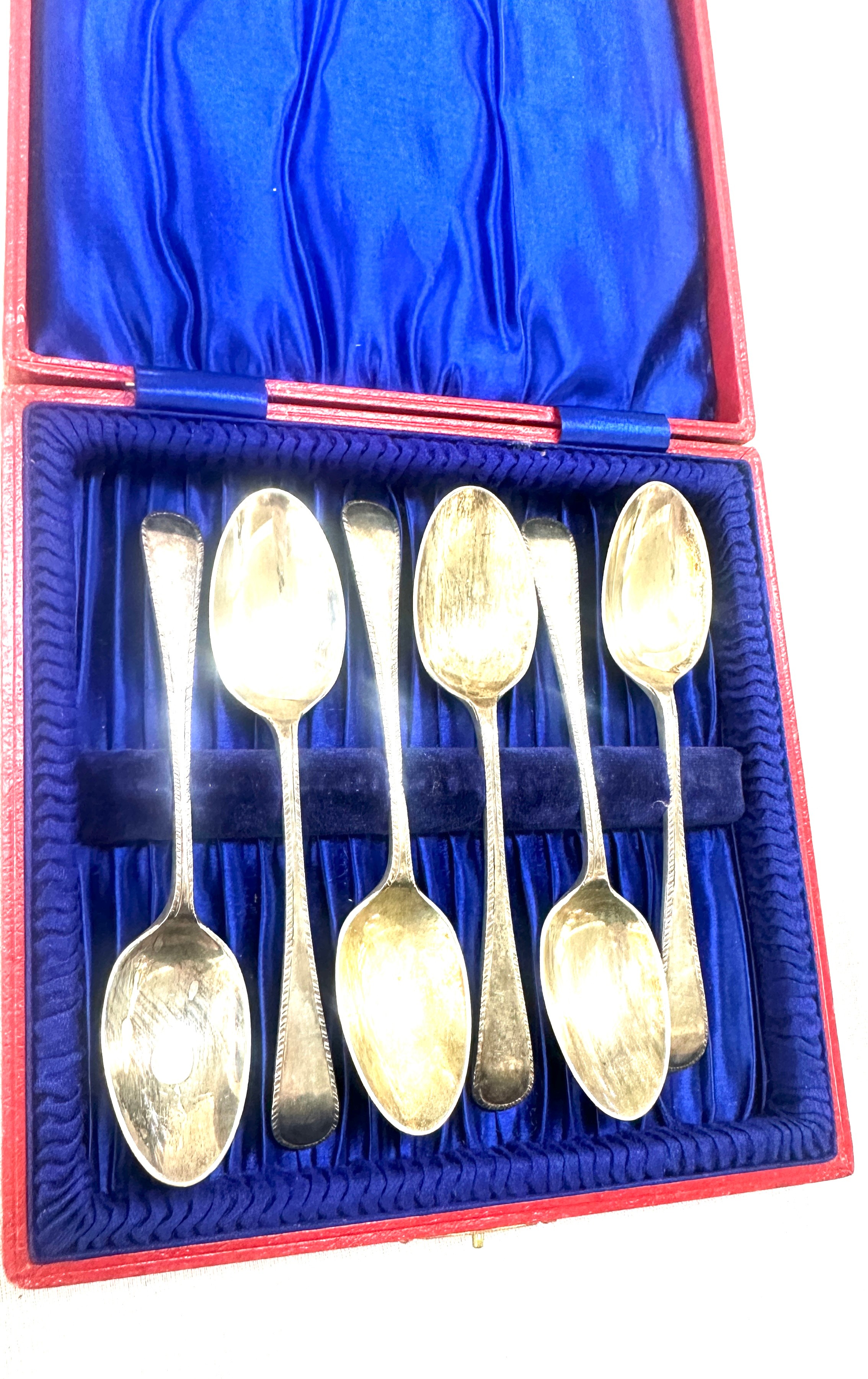 Cased set of silver tea spoons, Chester 1922 , Barker bros Birmingham + London 110grams in total - Image 2 of 5