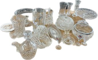 Selection of glassware to include cake stand etc